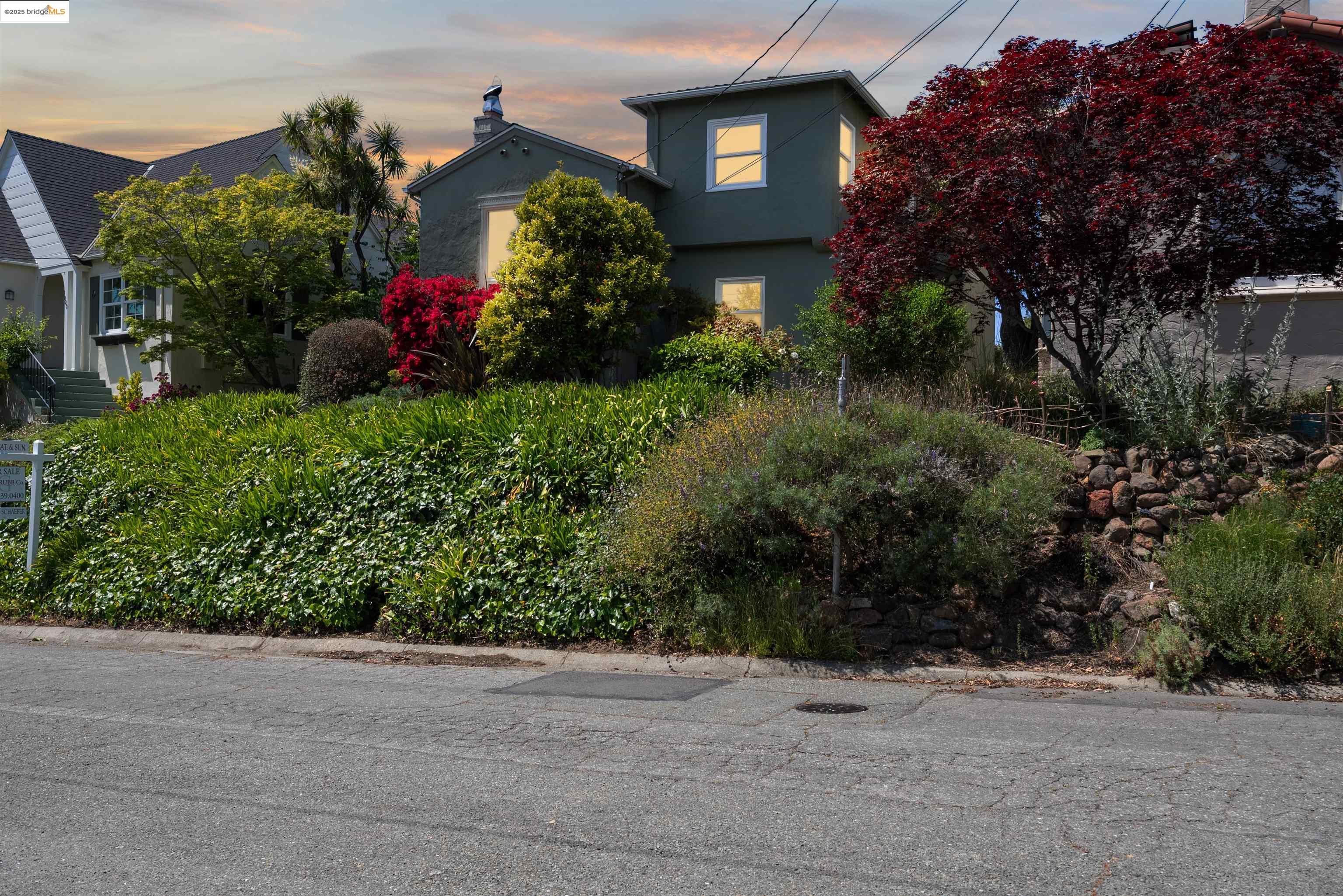 131 Sonia, Oakland, California 94618, 3 Bedrooms Bedrooms, 6 Rooms Rooms,2 BathroomsBathrooms,Residential,For Sale,131 Sonia,41096919