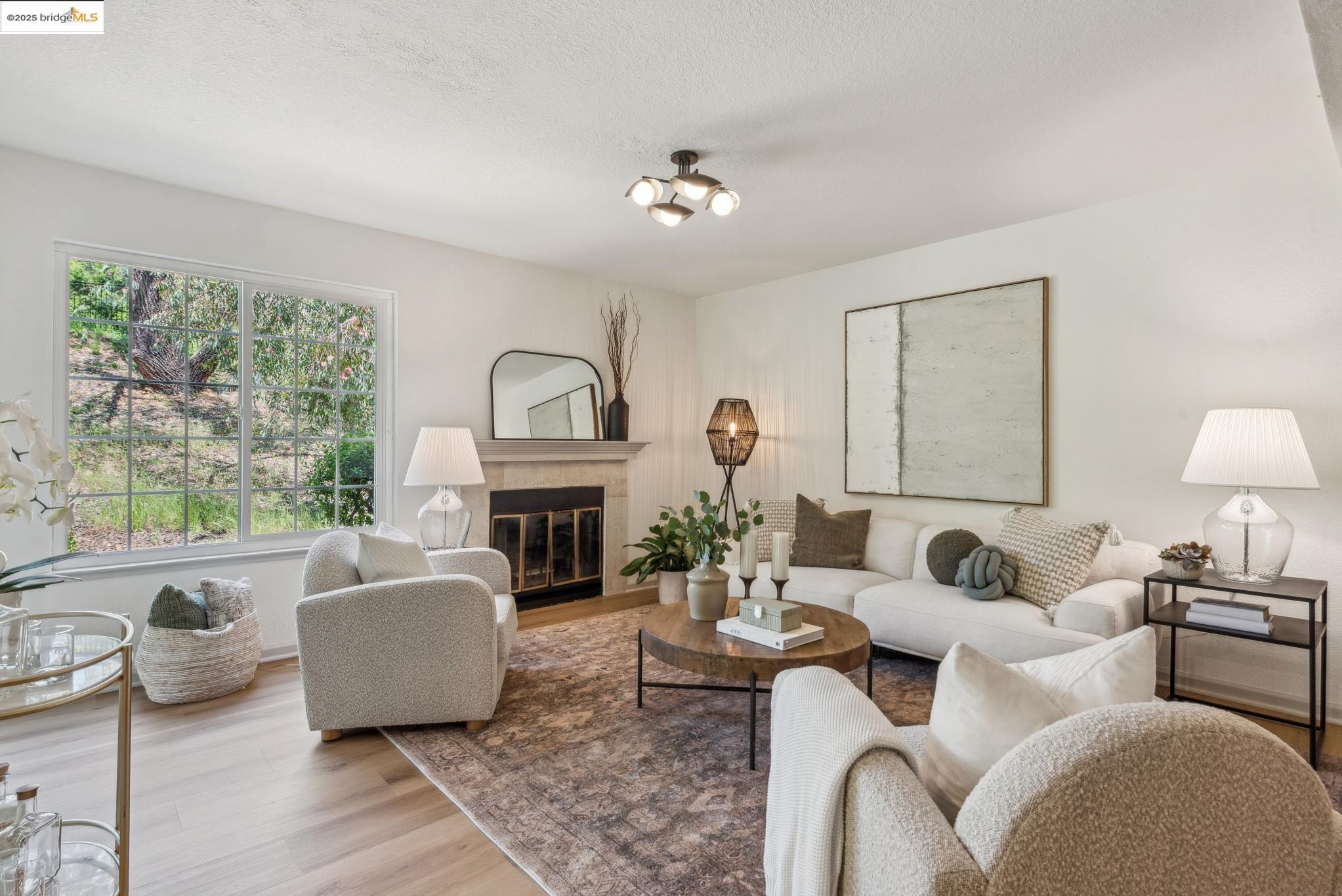 Detail Gallery Image 2 of 39 For 635 Canyon Oaks Dr #B,  Oakland,  CA 94605 - 1 Beds | 1 Baths