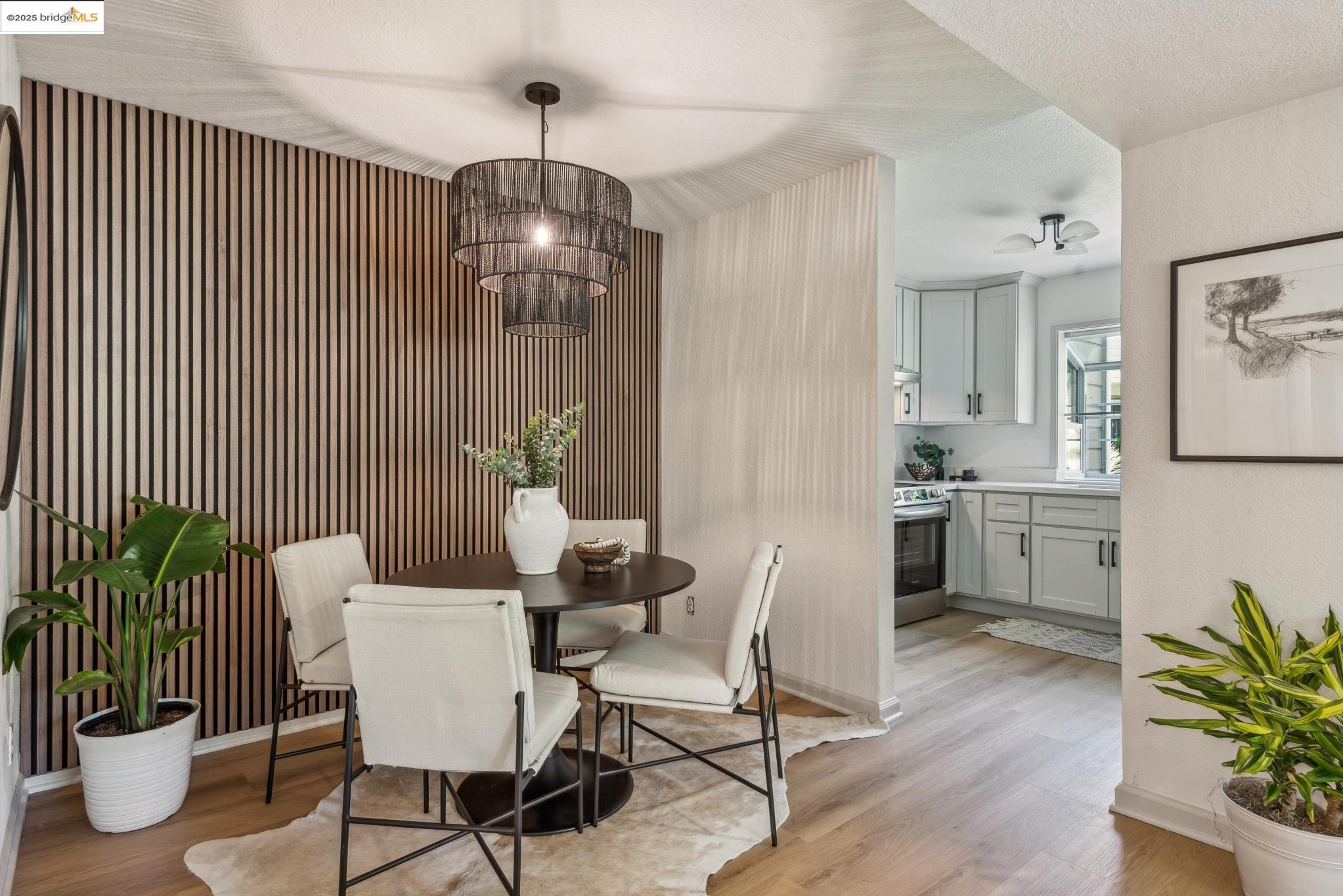 Detail Gallery Image 12 of 39 For 635 Canyon Oaks Dr #B,  Oakland,  CA 94605 - 1 Beds | 1 Baths