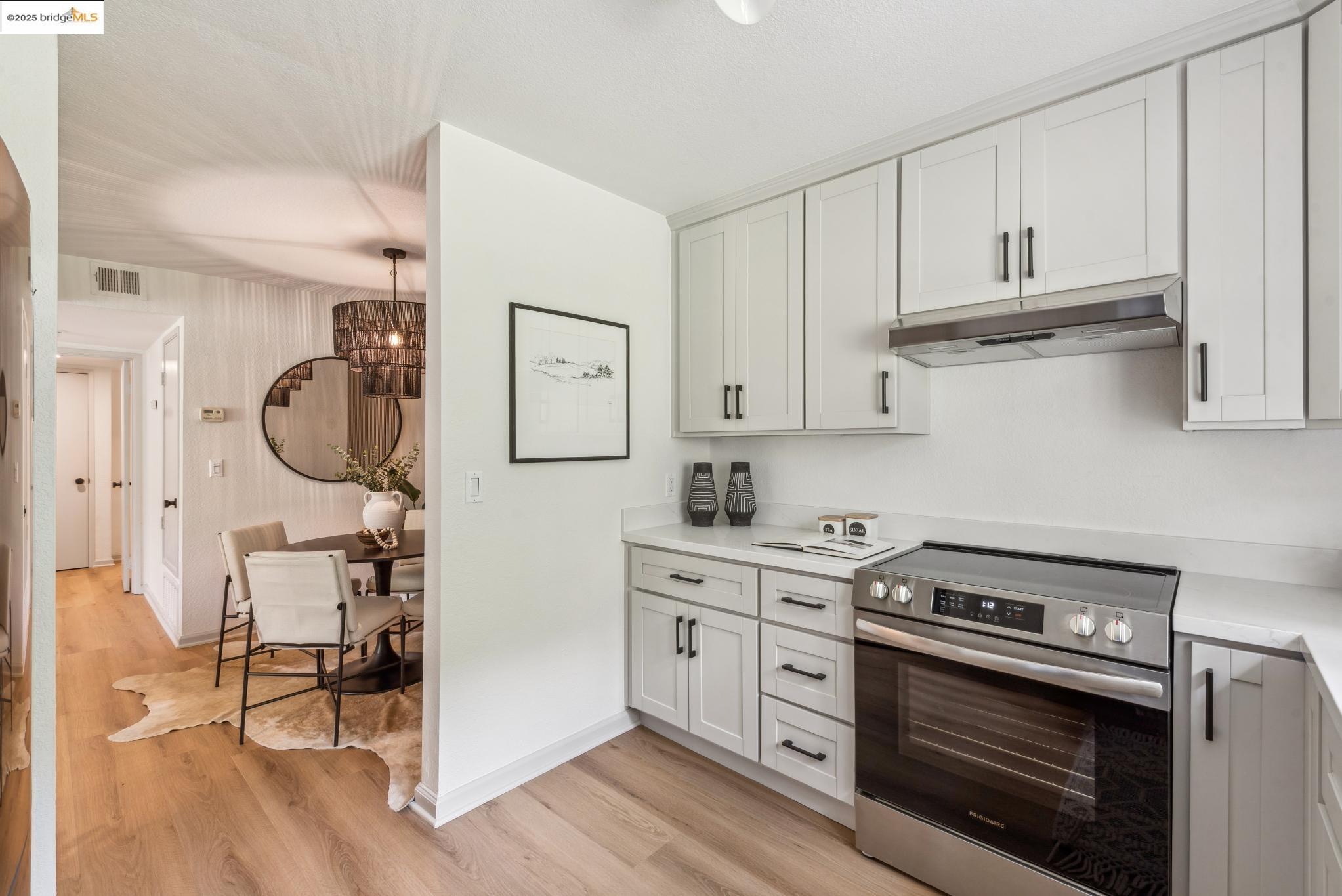 Detail Gallery Image 17 of 39 For 635 Canyon Oaks Dr #B,  Oakland,  CA 94605 - 1 Beds | 1 Baths