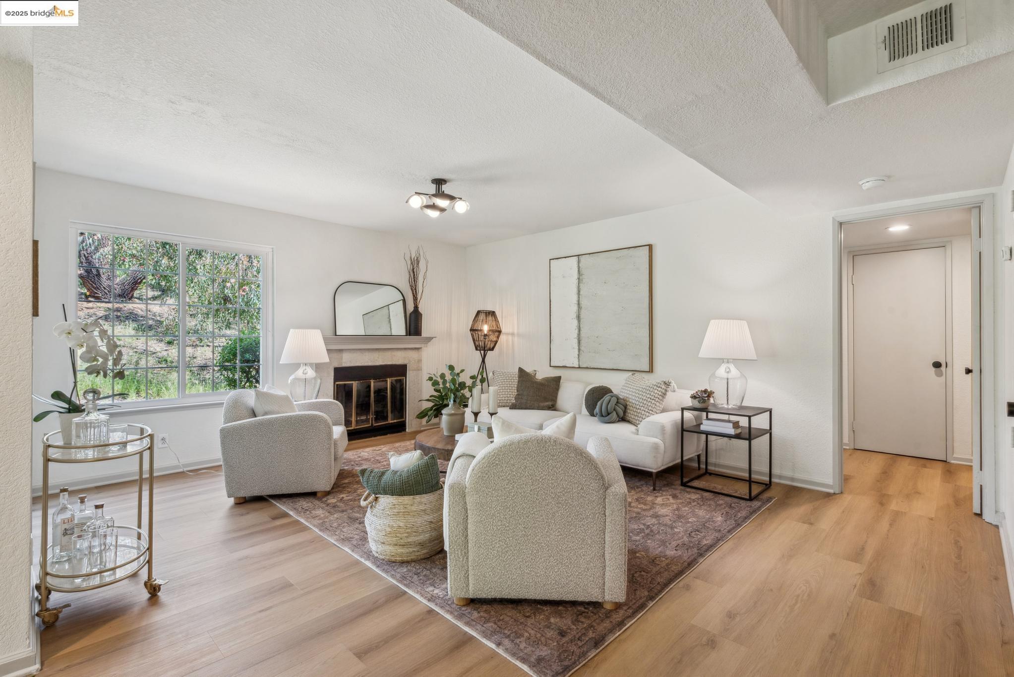 Detail Gallery Image 18 of 39 For 635 Canyon Oaks Dr #B,  Oakland,  CA 94605 - 1 Beds | 1 Baths