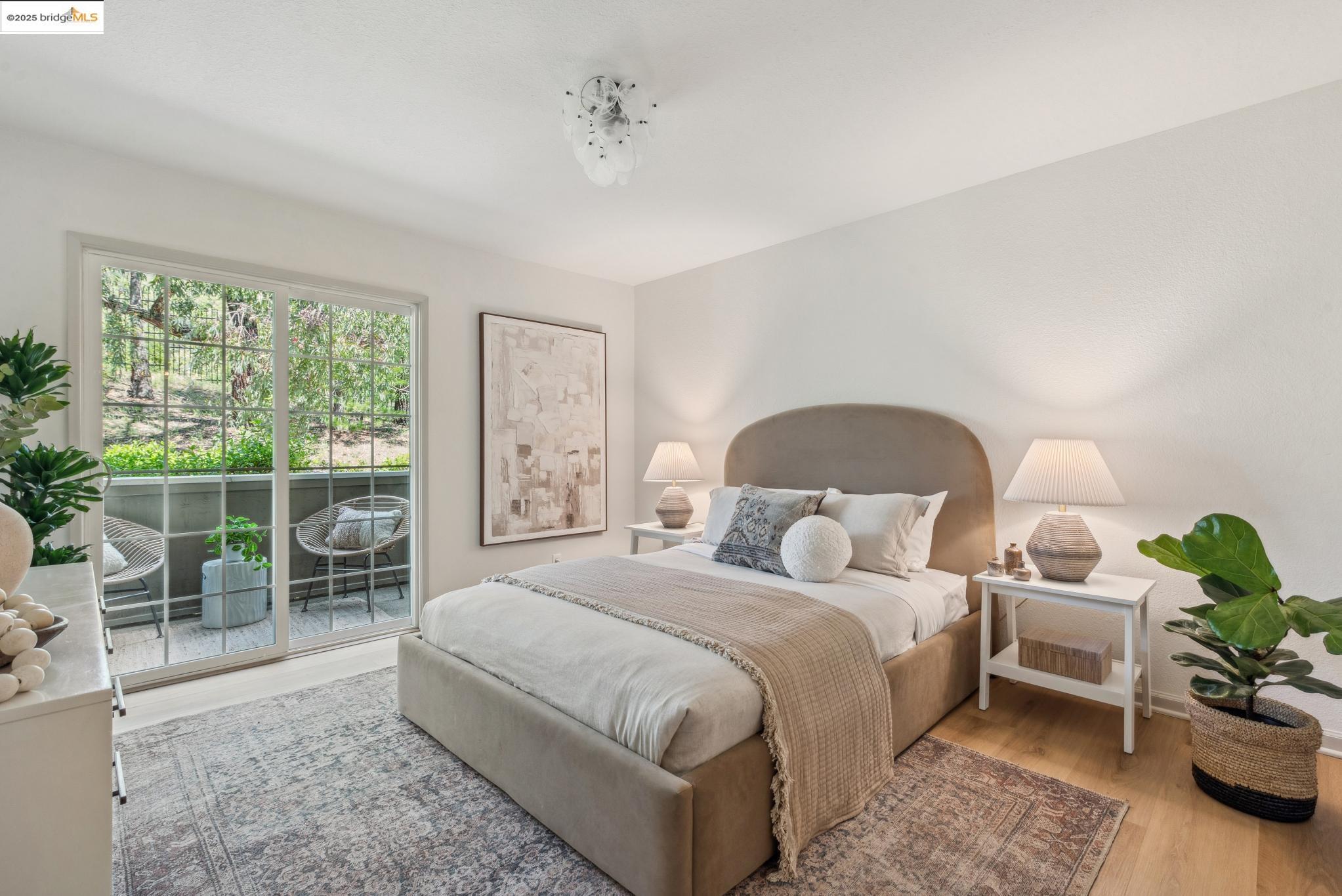 Detail Gallery Image 19 of 39 For 635 Canyon Oaks Dr #B,  Oakland,  CA 94605 - 1 Beds | 1 Baths