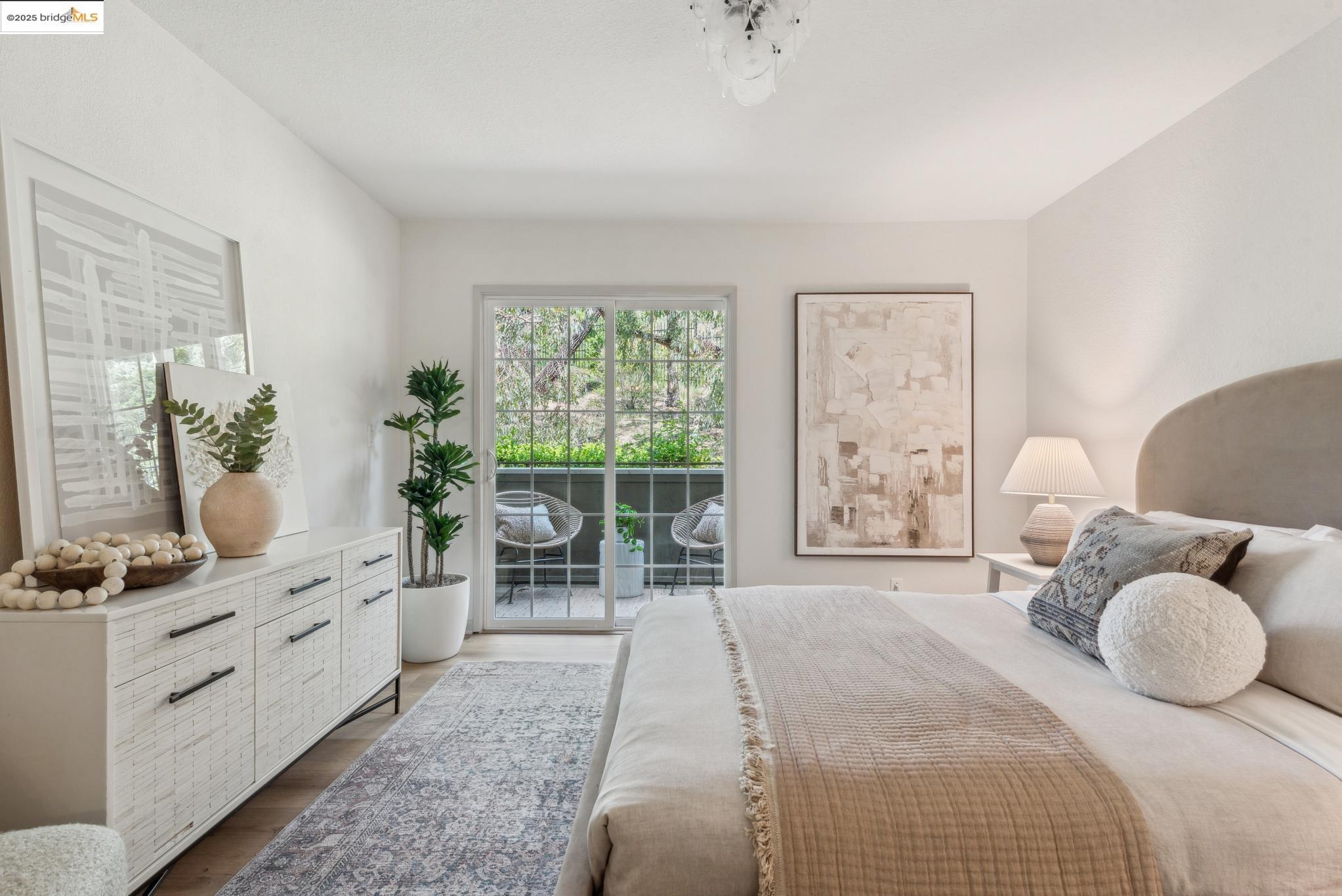 Detail Gallery Image 20 of 39 For 635 Canyon Oaks Dr #B,  Oakland,  CA 94605 - 1 Beds | 1 Baths