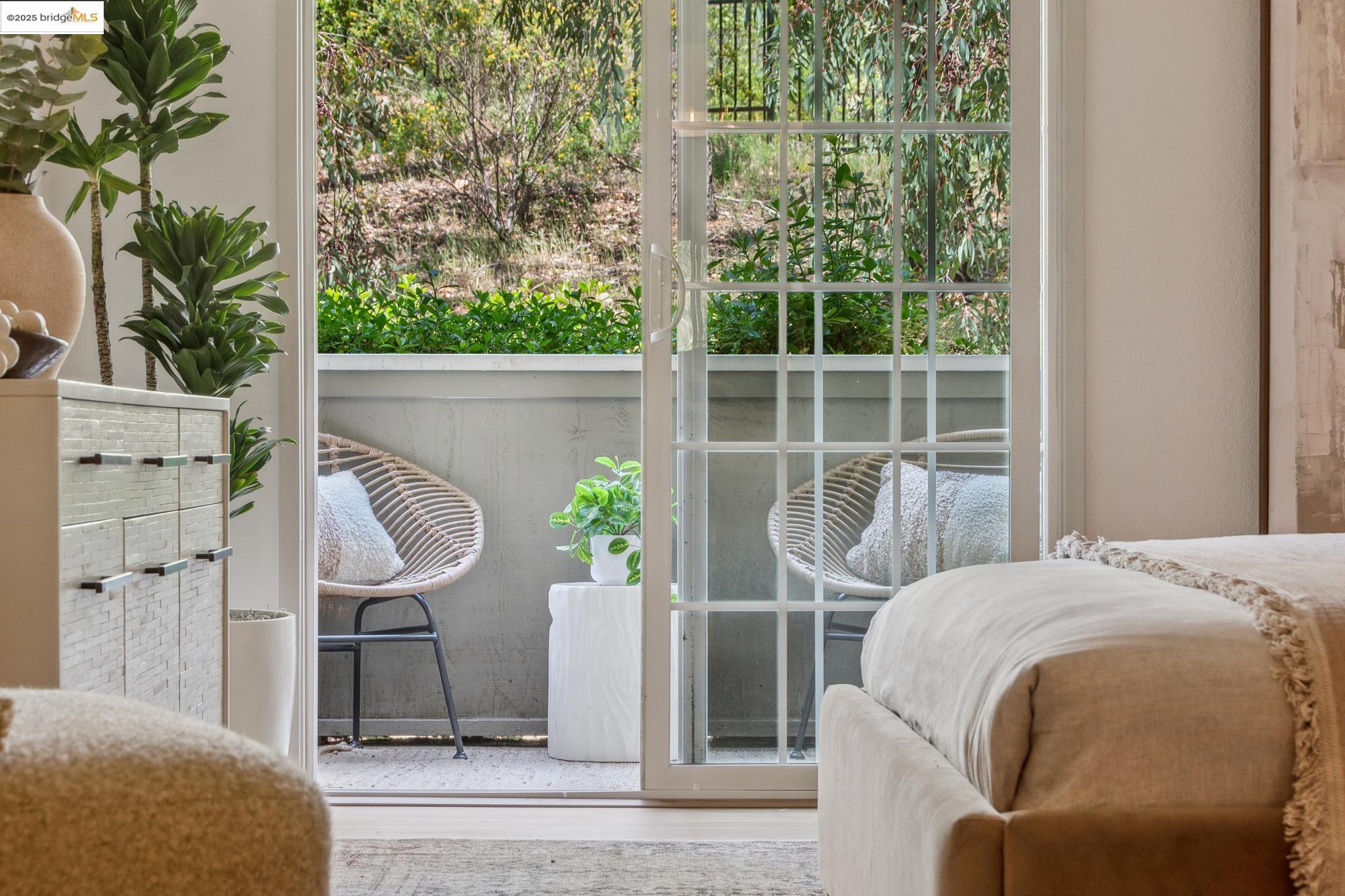 Detail Gallery Image 22 of 39 For 635 Canyon Oaks Dr #B,  Oakland,  CA 94605 - 1 Beds | 1 Baths
