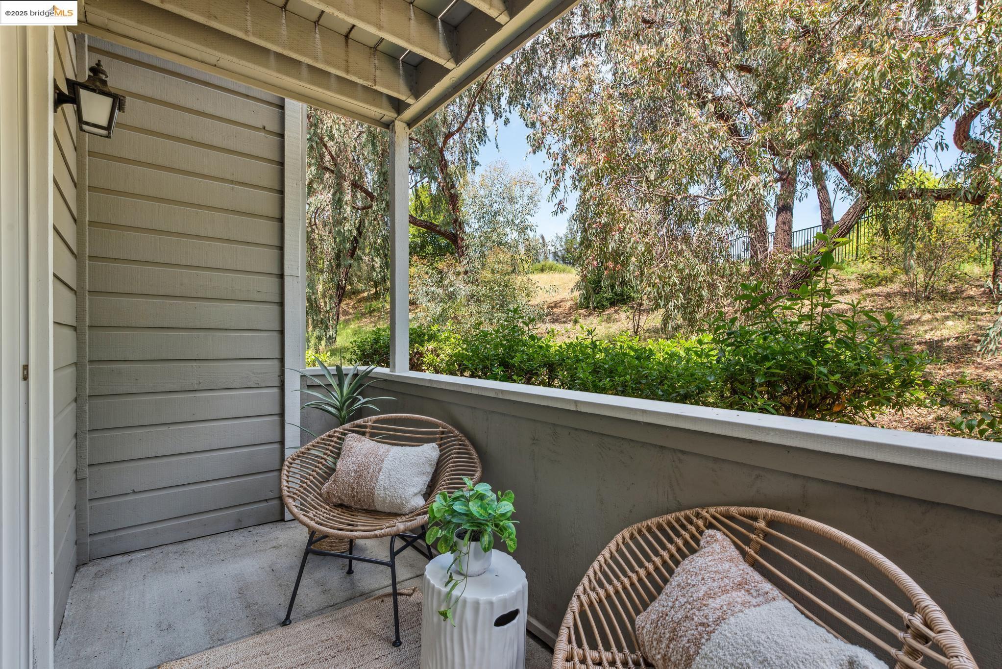 Detail Gallery Image 23 of 39 For 635 Canyon Oaks Dr #B,  Oakland,  CA 94605 - 1 Beds | 1 Baths