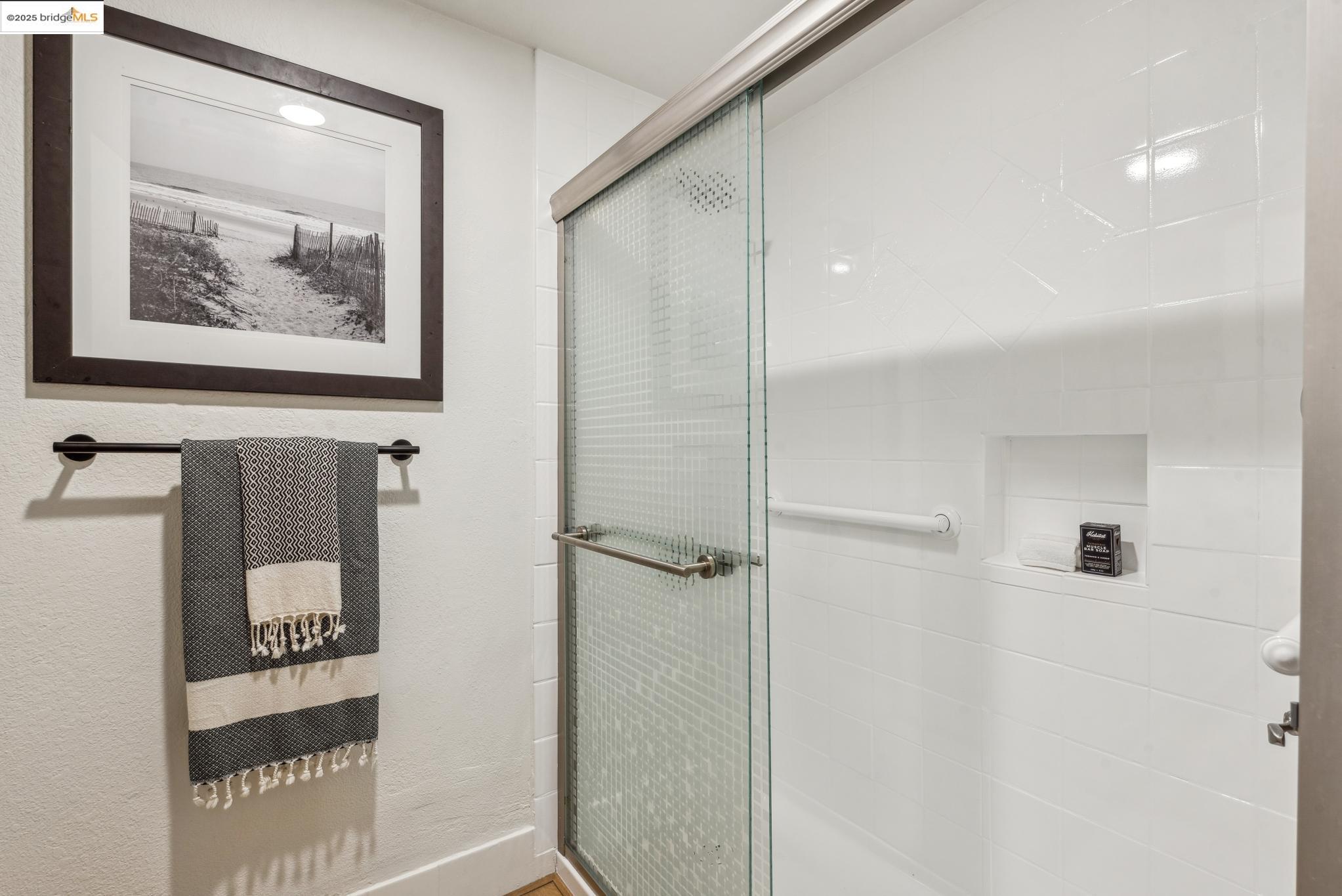 Detail Gallery Image 28 of 39 For 635 Canyon Oaks Dr #B,  Oakland,  CA 94605 - 1 Beds | 1 Baths