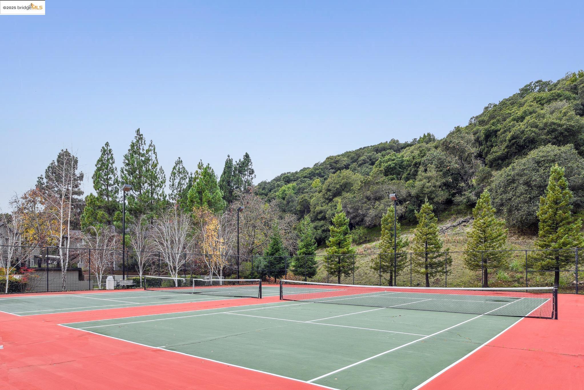 Detail Gallery Image 34 of 39 For 635 Canyon Oaks Dr #B,  Oakland,  CA 94605 - 1 Beds | 1 Baths