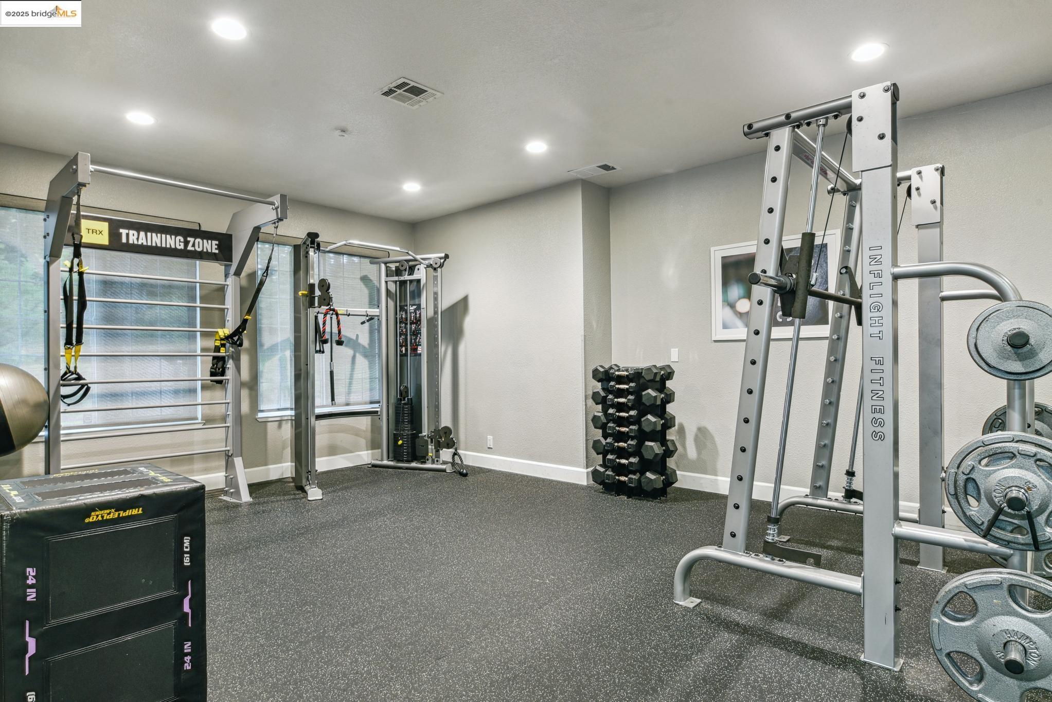 Detail Gallery Image 38 of 39 For 635 Canyon Oaks Dr #B,  Oakland,  CA 94605 - 1 Beds | 1 Baths