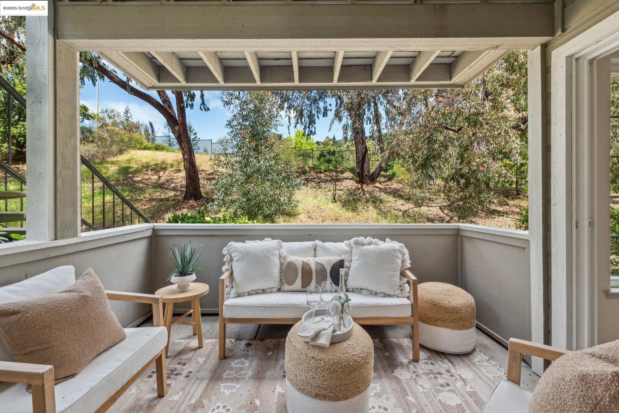 Detail Gallery Image 6 of 39 For 635 Canyon Oaks Dr #B,  Oakland,  CA 94605 - 1 Beds | 1 Baths