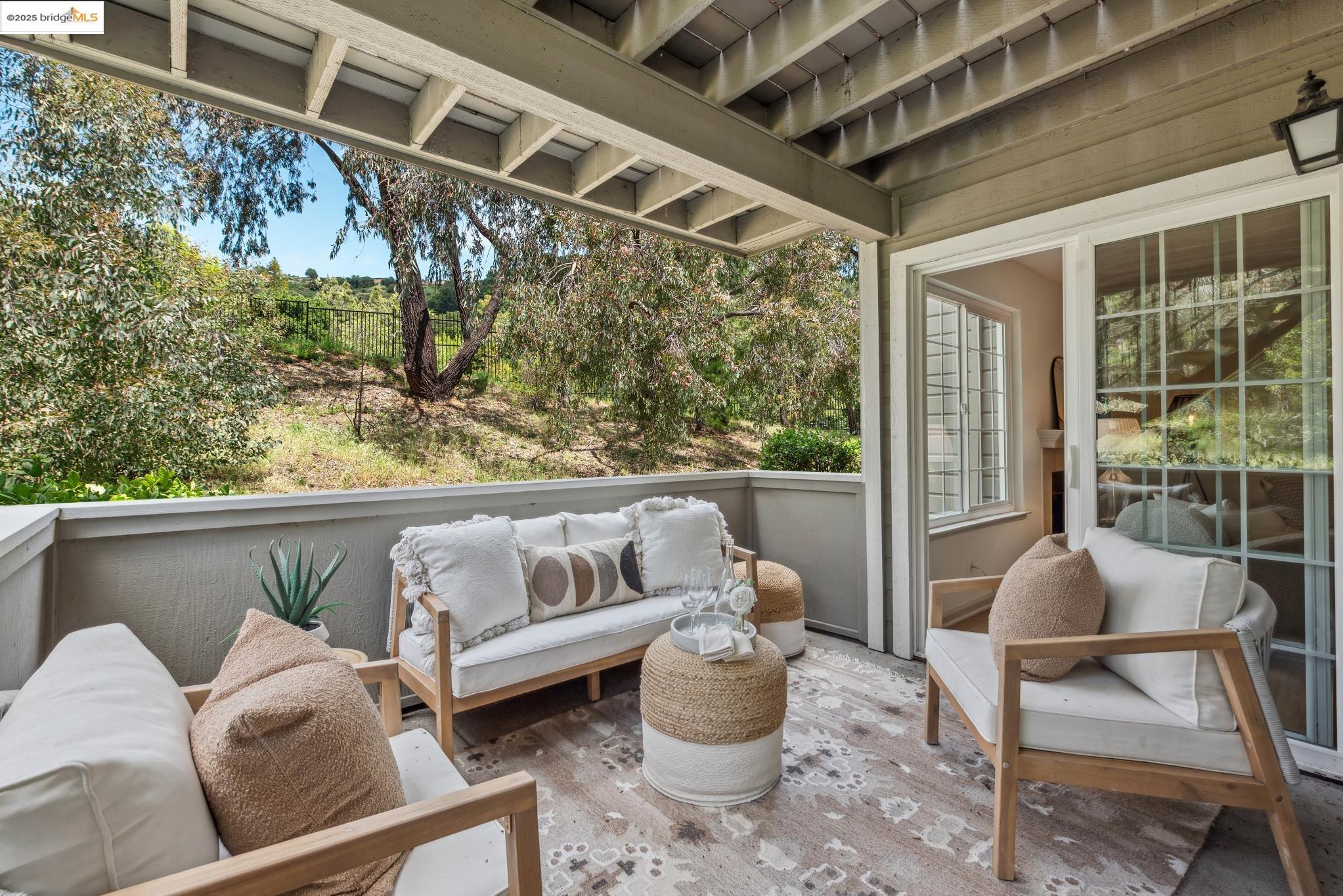 Detail Gallery Image 7 of 39 For 635 Canyon Oaks Dr #B,  Oakland,  CA 94605 - 1 Beds | 1 Baths