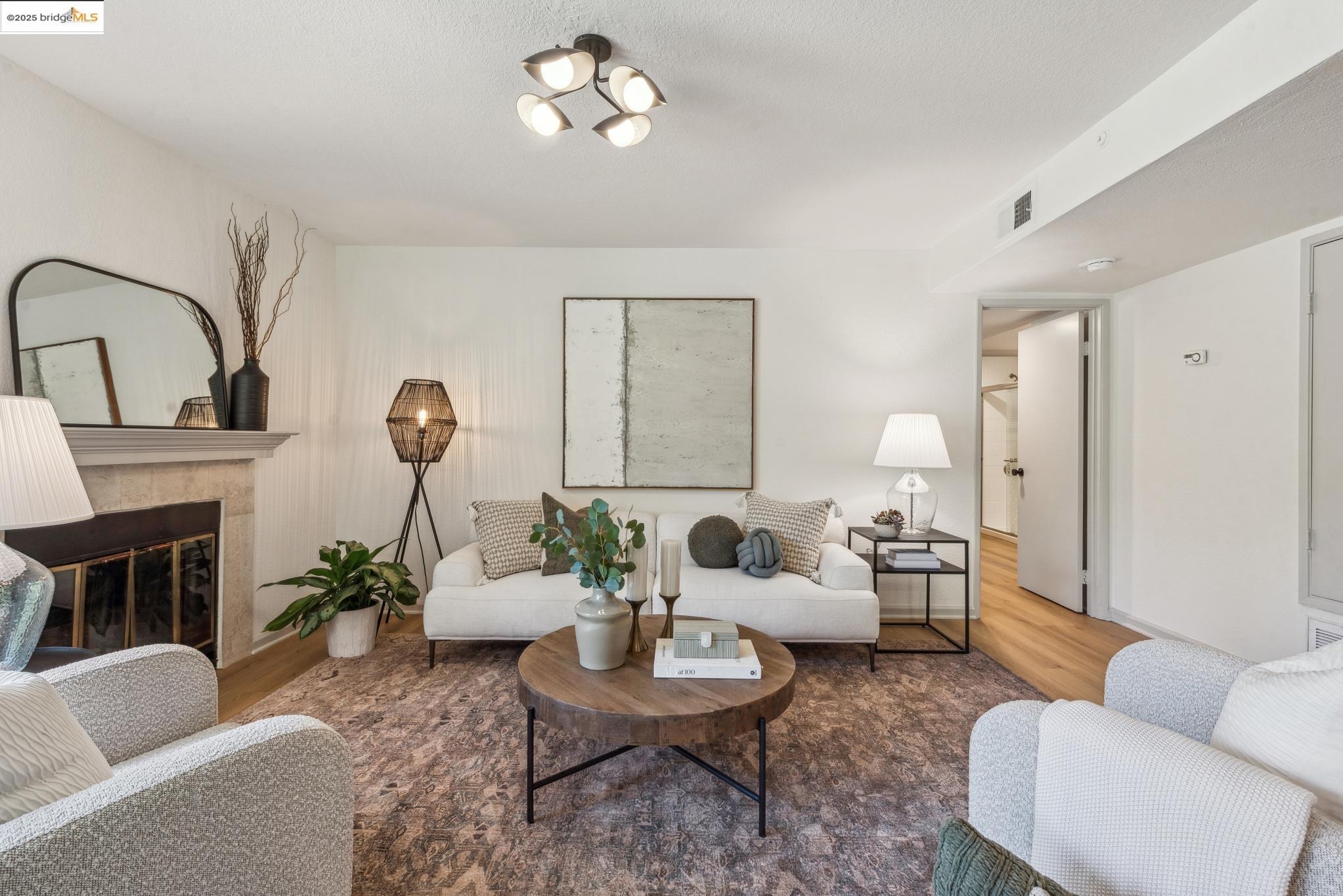 Detail Gallery Image 8 of 39 For 635 Canyon Oaks Dr #B,  Oakland,  CA 94605 - 1 Beds | 1 Baths
