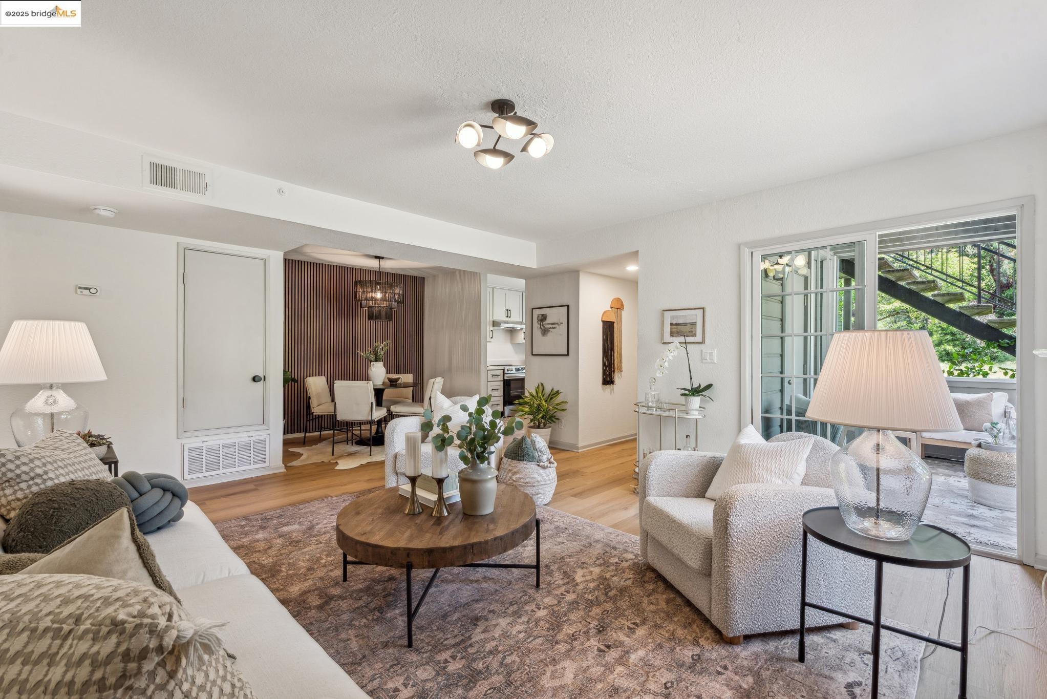 Detail Gallery Image 9 of 39 For 635 Canyon Oaks Dr #B,  Oakland,  CA 94605 - 1 Beds | 1 Baths