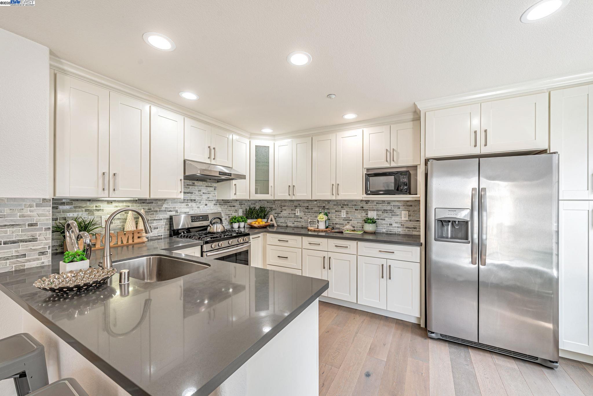 Detail Gallery Image 18 of 59 For 3290 Payne Ave, San Jose,  CA 95117 - 3 Beds | 2/1 Baths