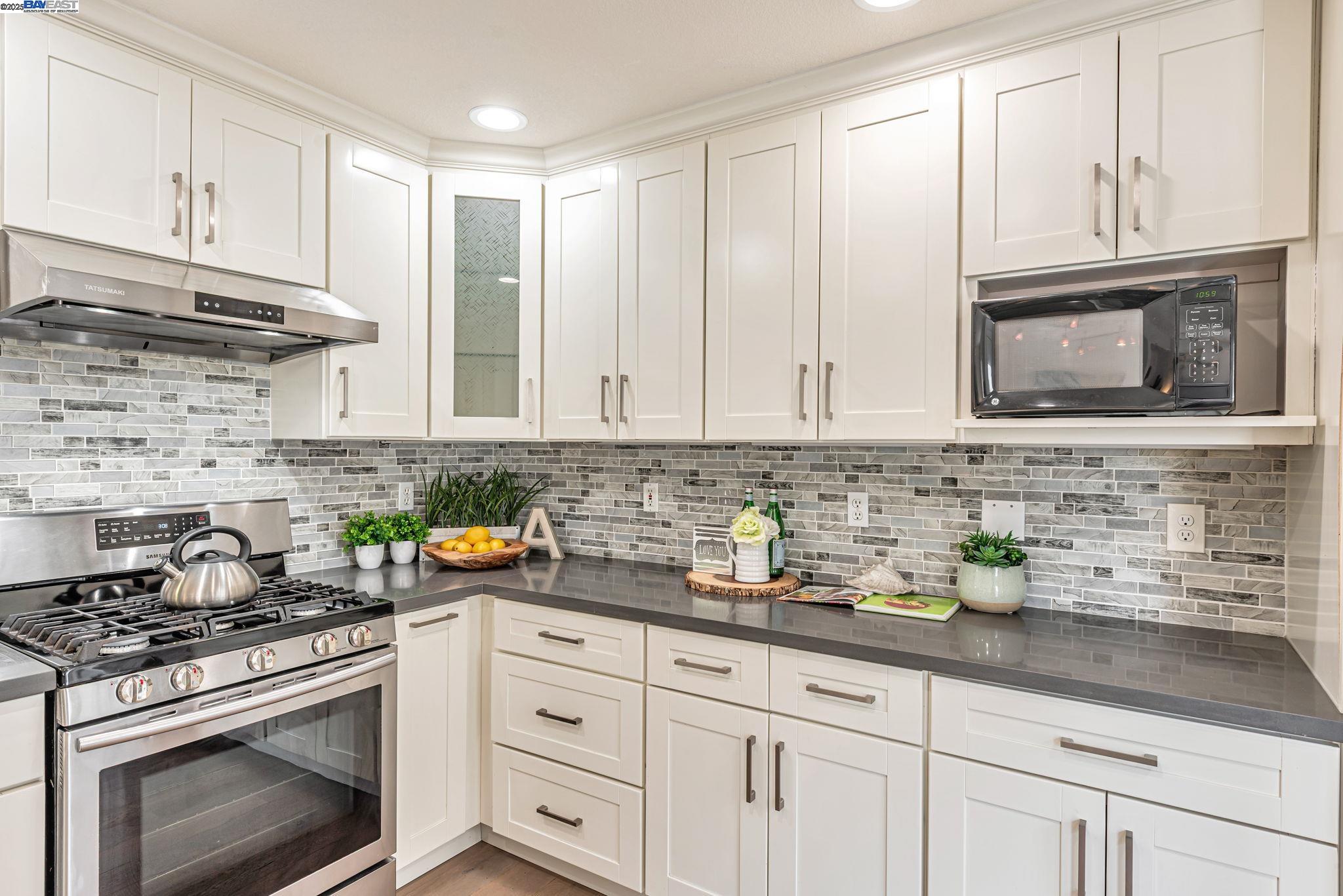 Detail Gallery Image 20 of 59 For 3290 Payne Ave, San Jose,  CA 95117 - 3 Beds | 2/1 Baths