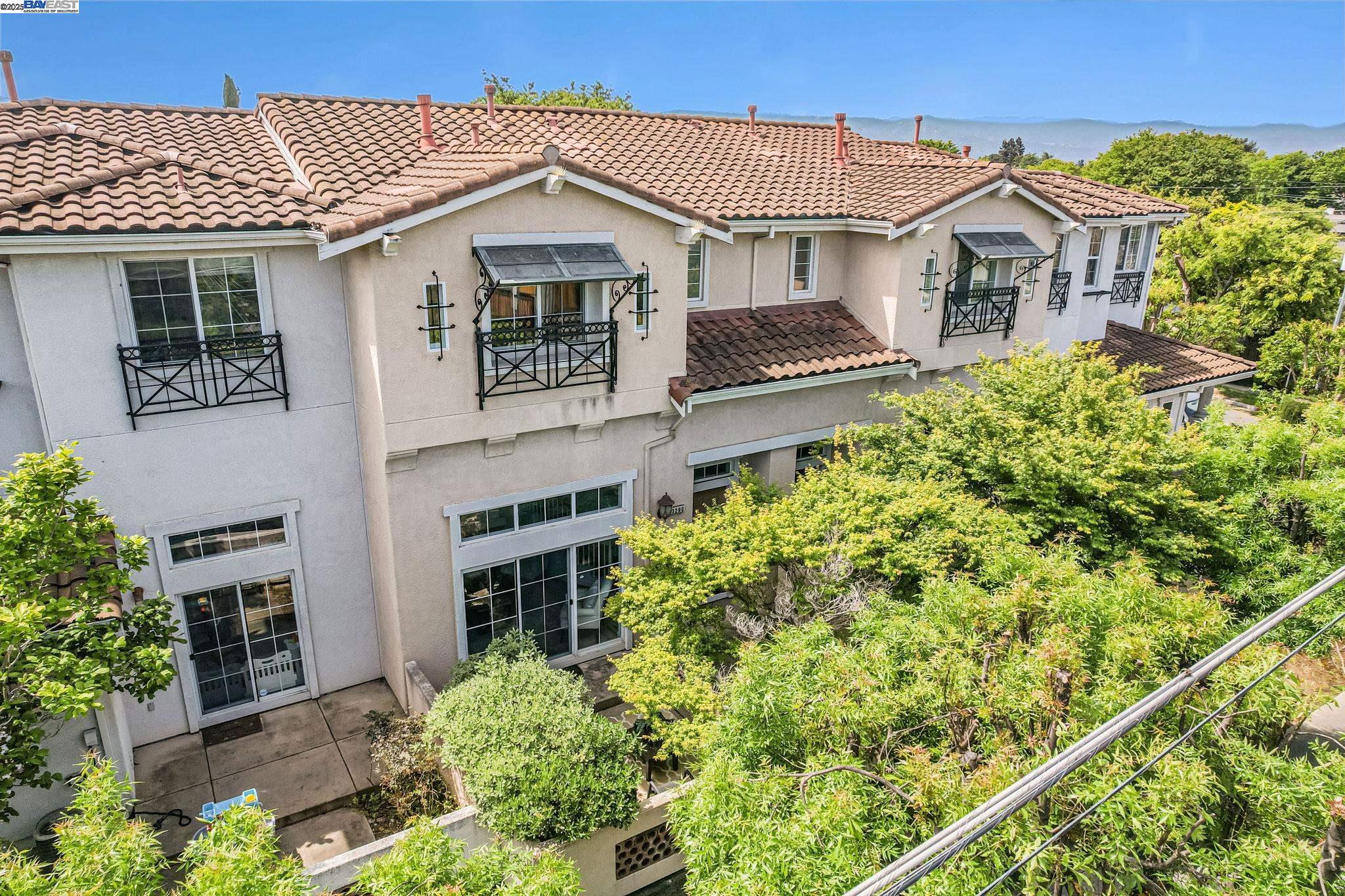 Detail Gallery Image 3 of 59 For 3290 Payne Ave, San Jose,  CA 95117 - 3 Beds | 2/1 Baths