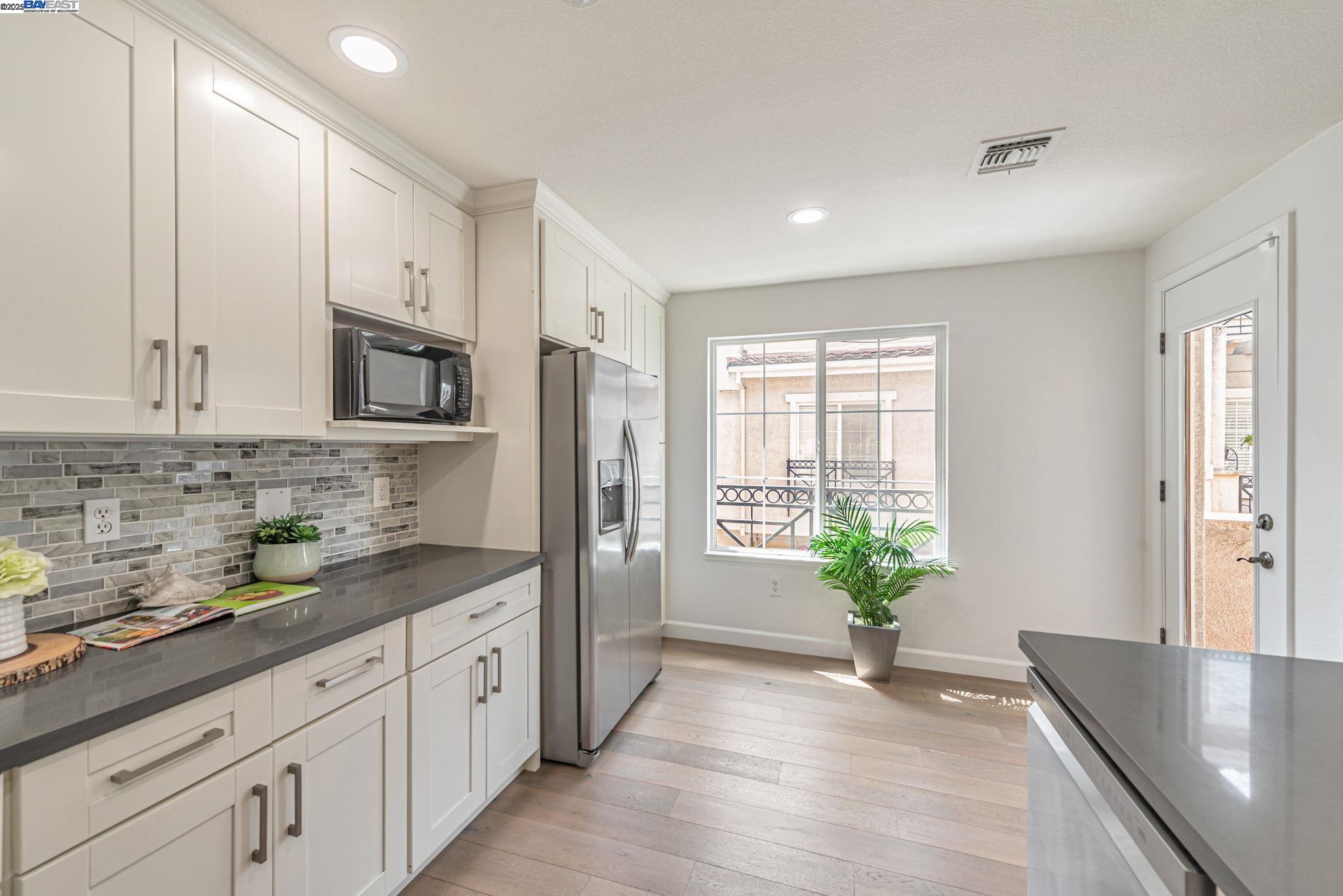 Detail Gallery Image 21 of 59 For 3290 Payne Ave, San Jose,  CA 95117 - 3 Beds | 2/1 Baths