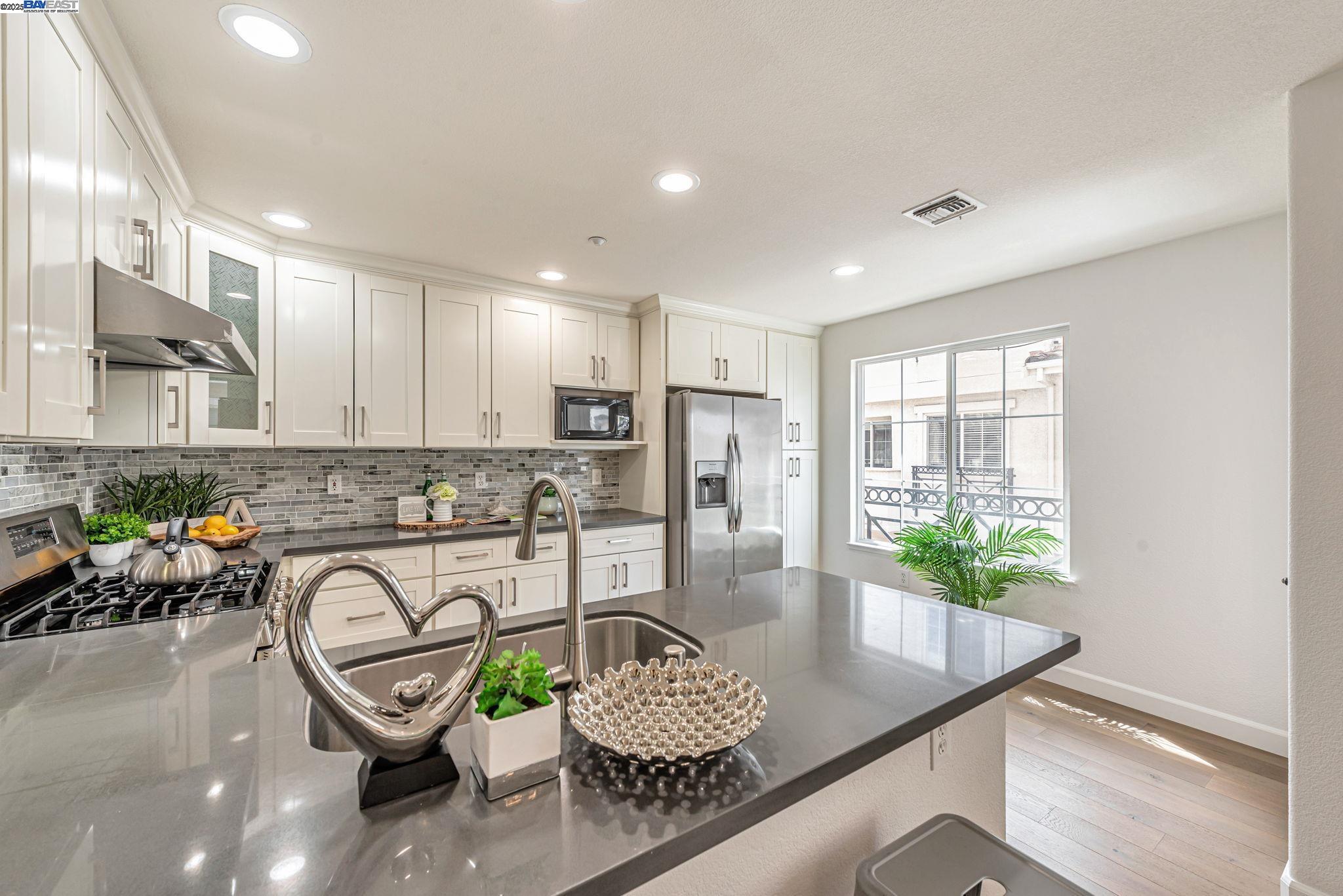 Detail Gallery Image 23 of 59 For 3290 Payne Ave, San Jose,  CA 95117 - 3 Beds | 2/1 Baths