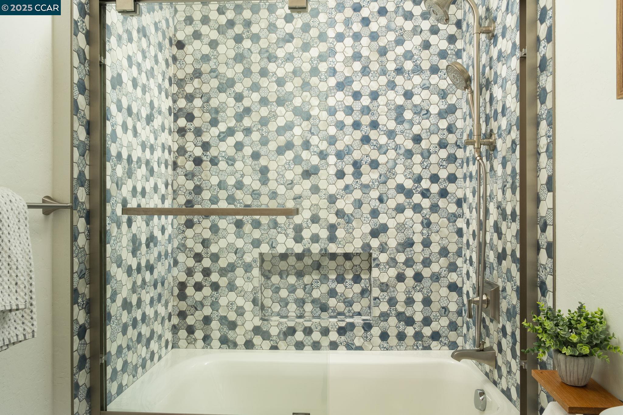 Detail Gallery Image 19 of 39 For 1834 Ivanhoe Ave, Lafayette,  CA 94549 - 5 Beds | 4 Baths