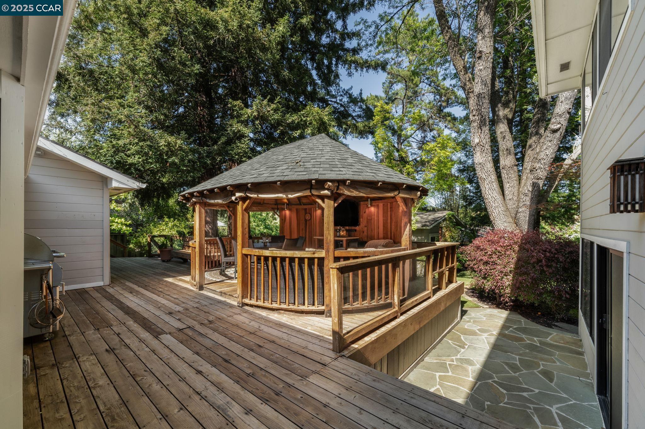 Detail Gallery Image 28 of 39 For 1834 Ivanhoe Ave, Lafayette,  CA 94549 - 5 Beds | 4 Baths