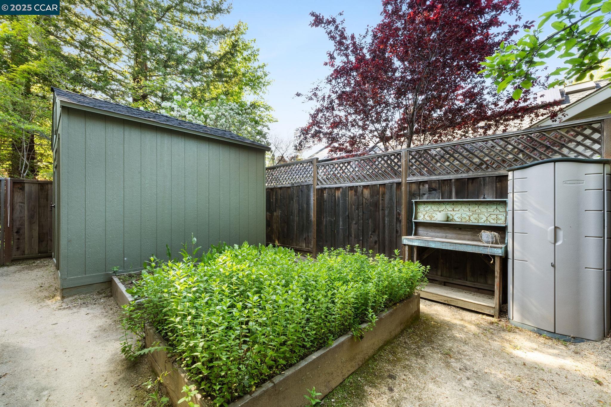 Detail Gallery Image 32 of 39 For 1834 Ivanhoe Ave, Lafayette,  CA 94549 - 5 Beds | 4 Baths