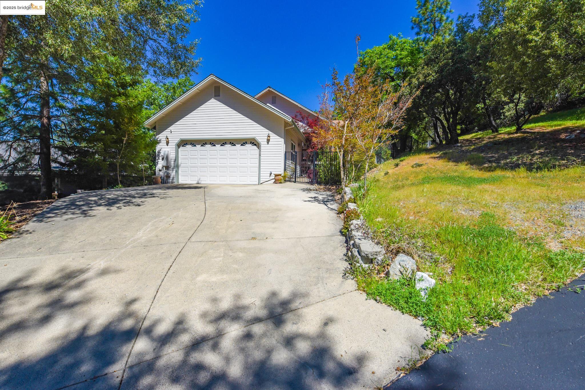 Detail Gallery Image 3 of 60 For 23316 Korey Ct., Twain Harte,  CA 95383 - 3 Beds | 2/1 Baths