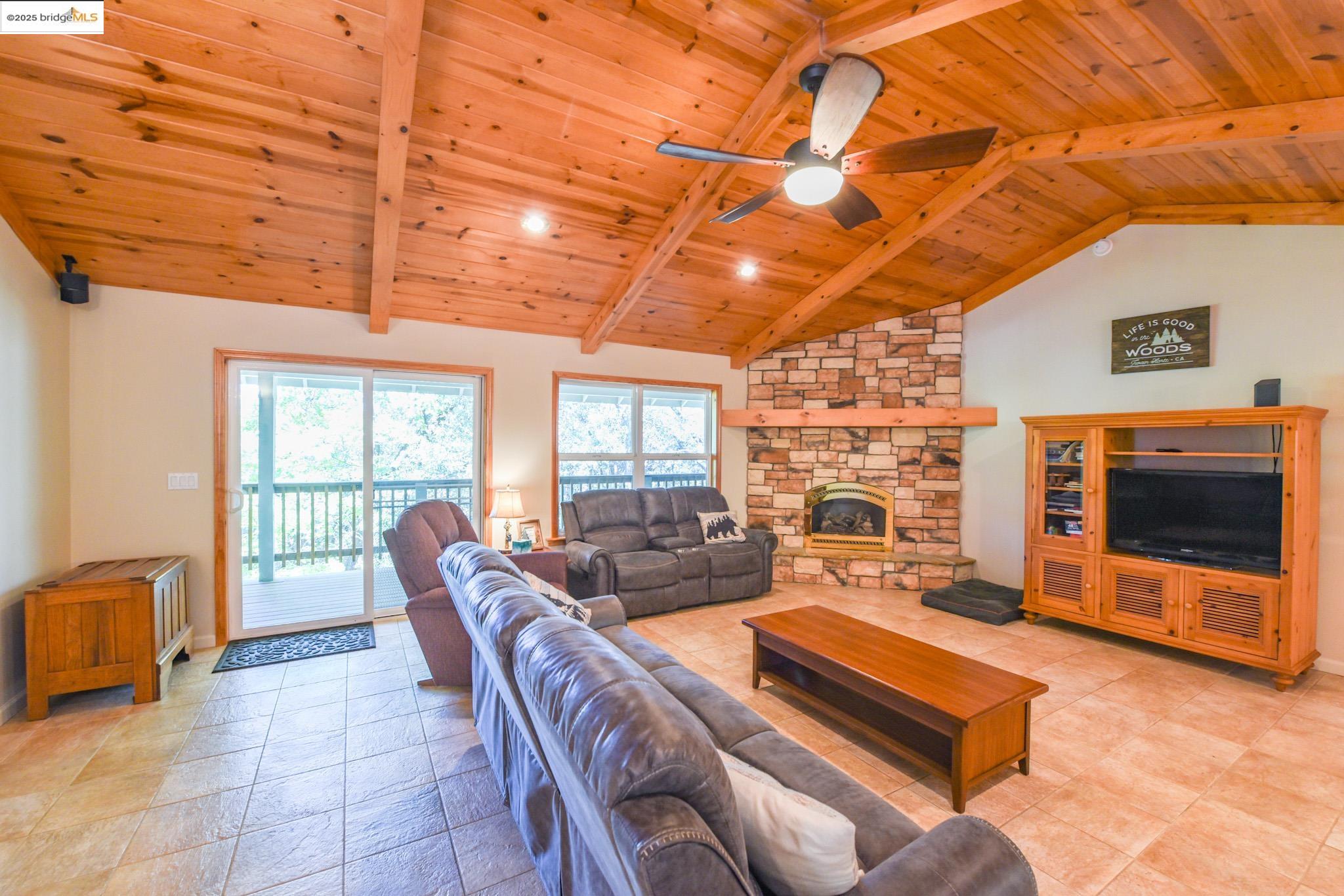 Detail Gallery Image 9 of 60 For 23316 Korey Ct., Twain Harte,  CA 95383 - 3 Beds | 2/1 Baths
