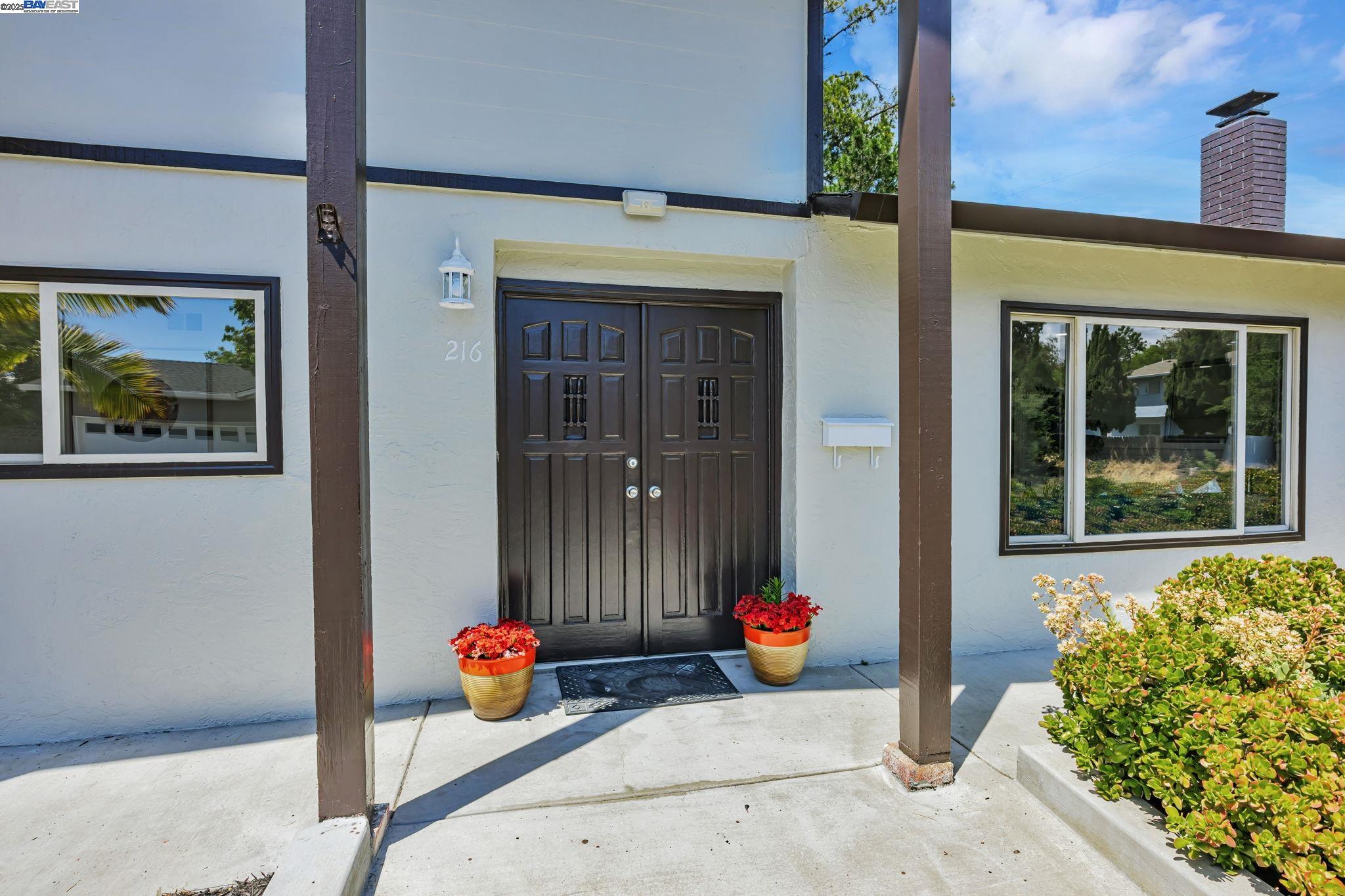 Detail Gallery Image 3 of 31 For 216 Appian Way, Union City,  CA 94587 - 5 Beds | 3 Baths