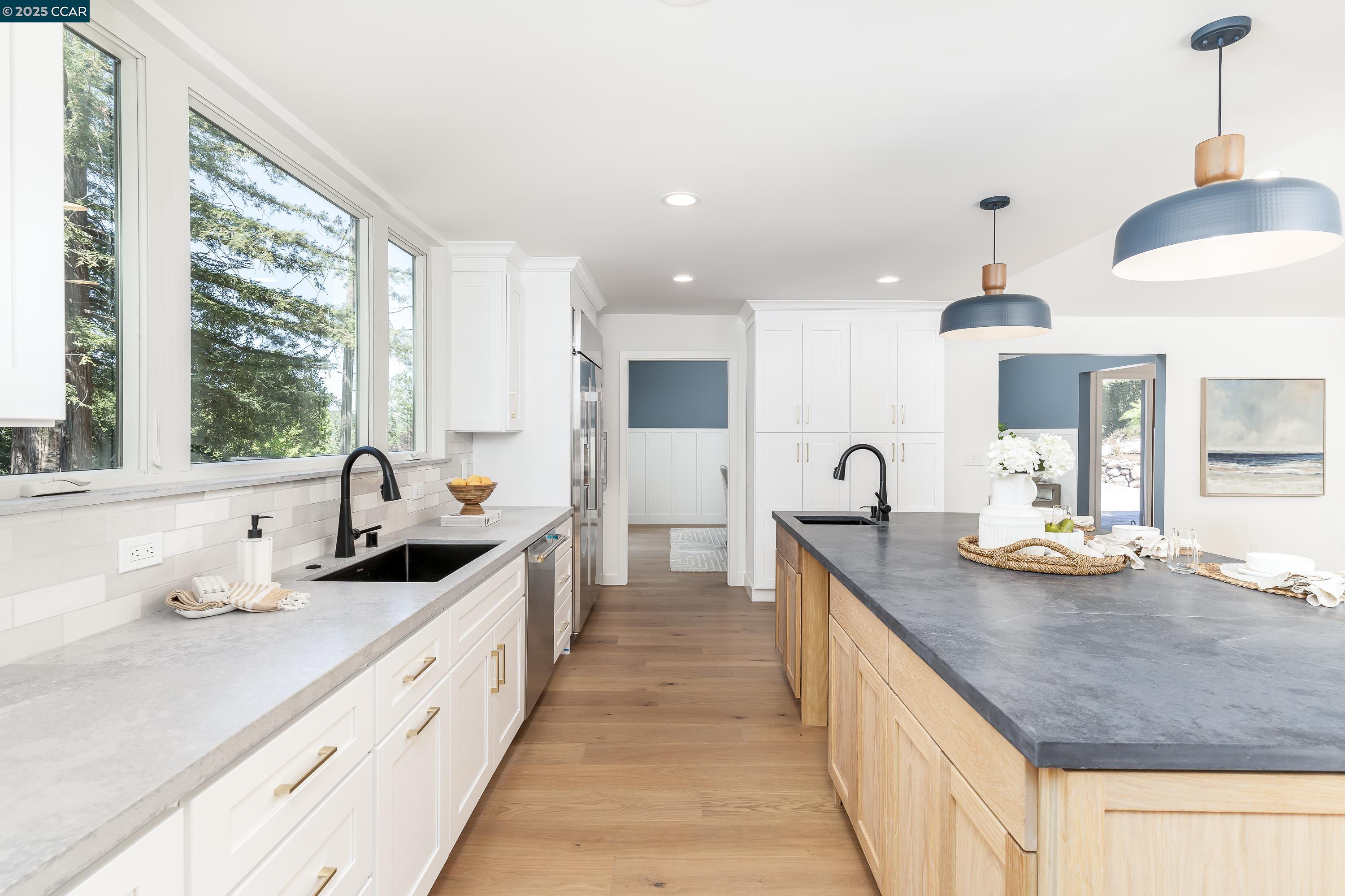 Detail Gallery Image 12 of 40 For 9 El Patio, Orinda,  CA 94563 - 4 Beds | 5/2 Baths
