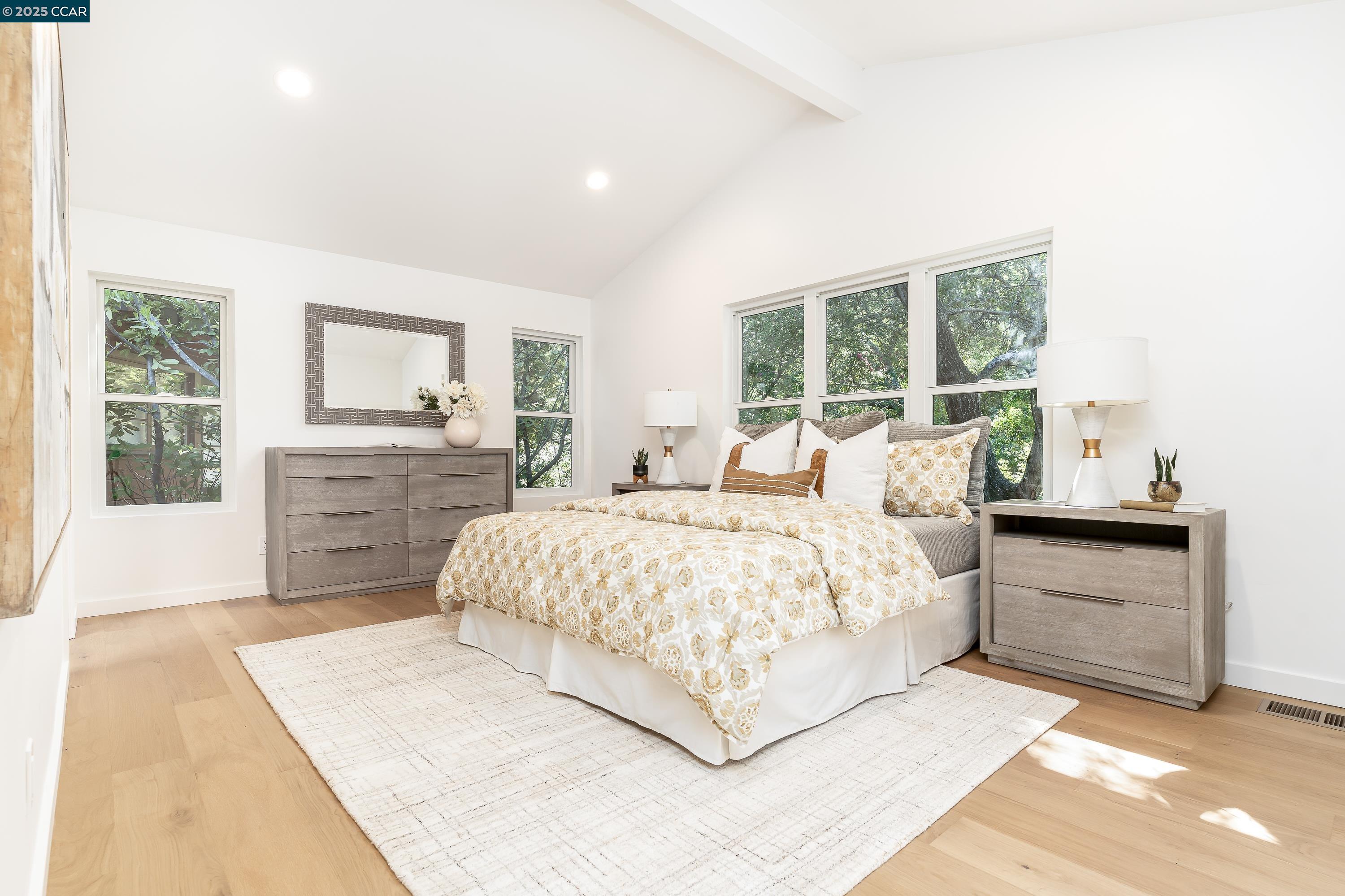 Detail Gallery Image 15 of 40 For 9 El Patio, Orinda,  CA 94563 - 4 Beds | 5/2 Baths