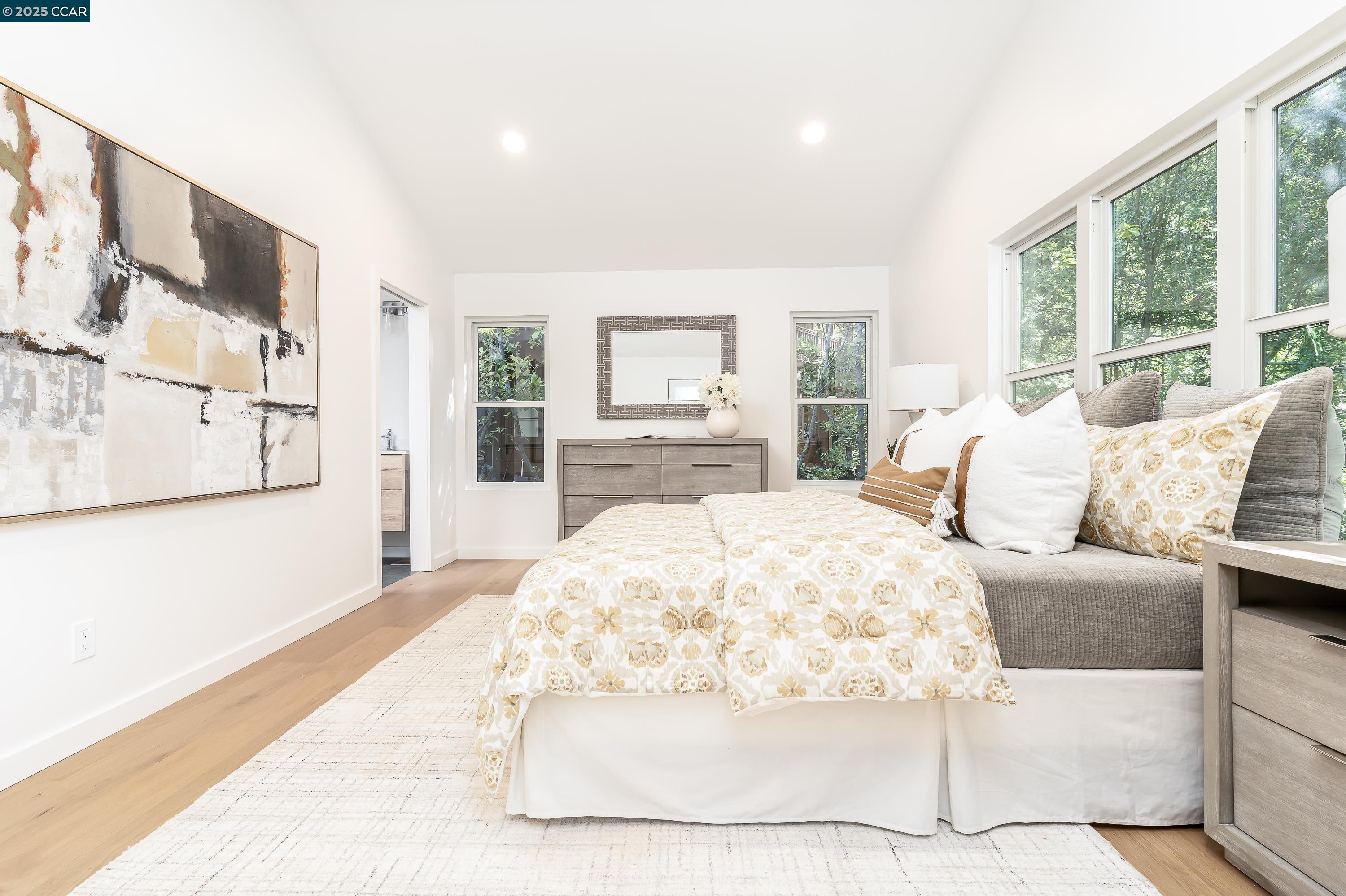 Detail Gallery Image 16 of 40 For 9 El Patio, Orinda,  CA 94563 - 4 Beds | 5/2 Baths