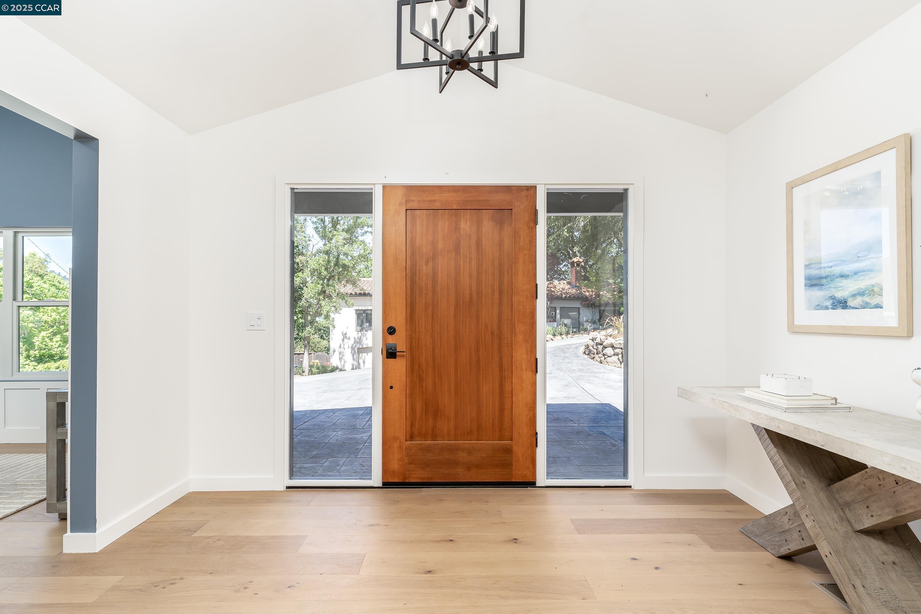 Detail Gallery Image 3 of 40 For 9 El Patio, Orinda,  CA 94563 - 4 Beds | 5/2 Baths