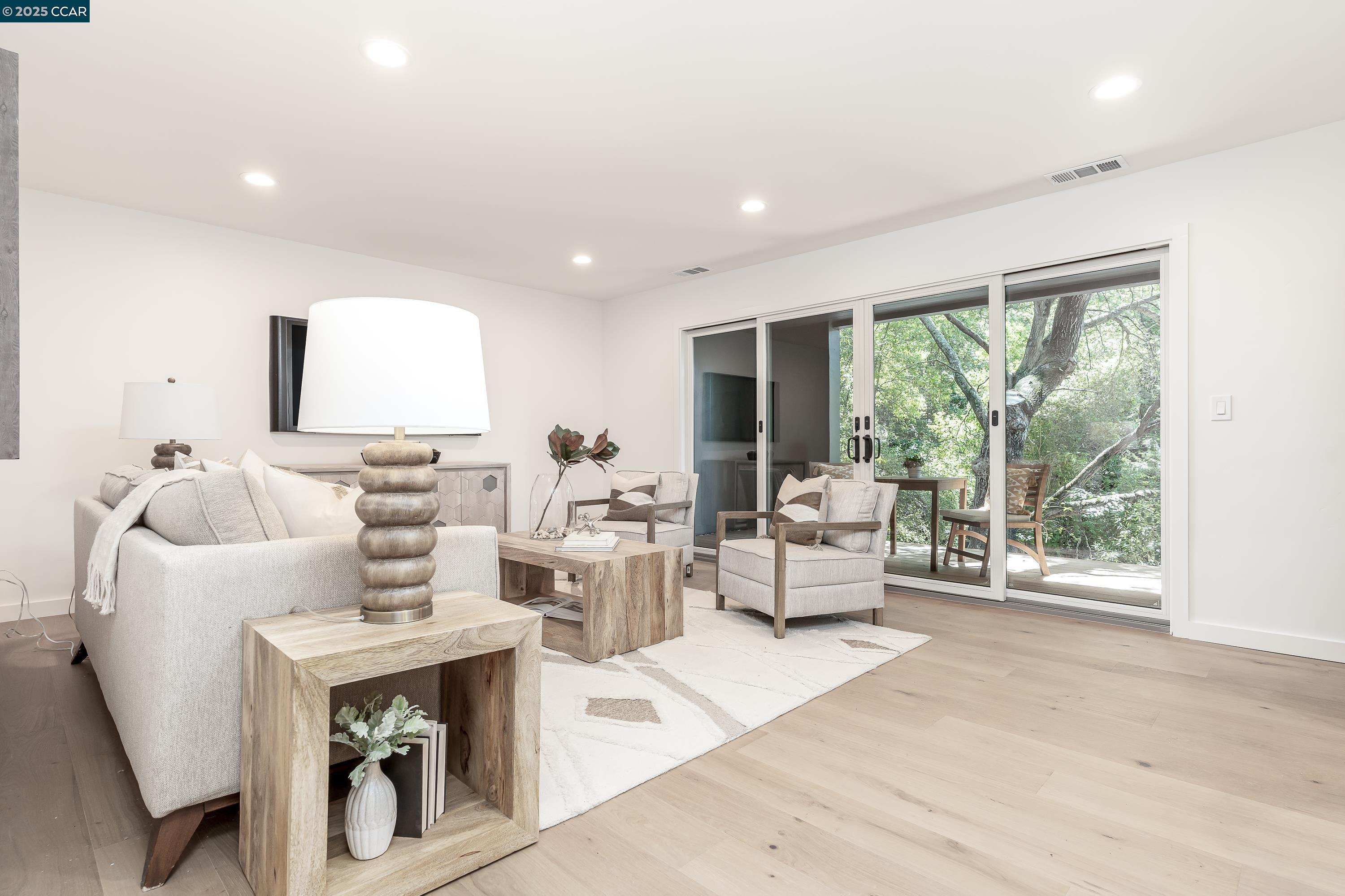 Detail Gallery Image 24 of 40 For 9 El Patio, Orinda,  CA 94563 - 4 Beds | 5/2 Baths