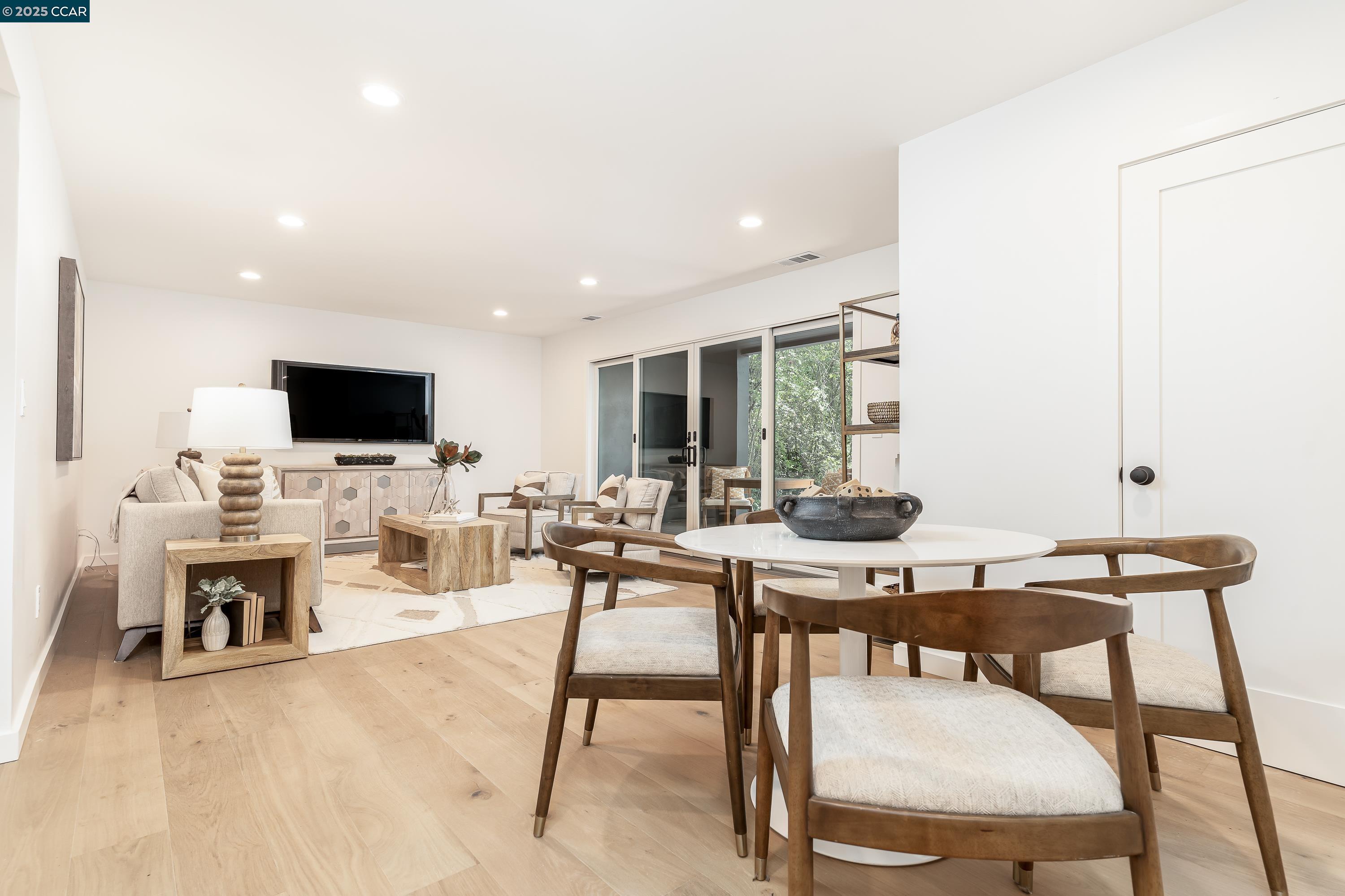 Detail Gallery Image 26 of 40 For 9 El Patio, Orinda,  CA 94563 - 4 Beds | 5/2 Baths
