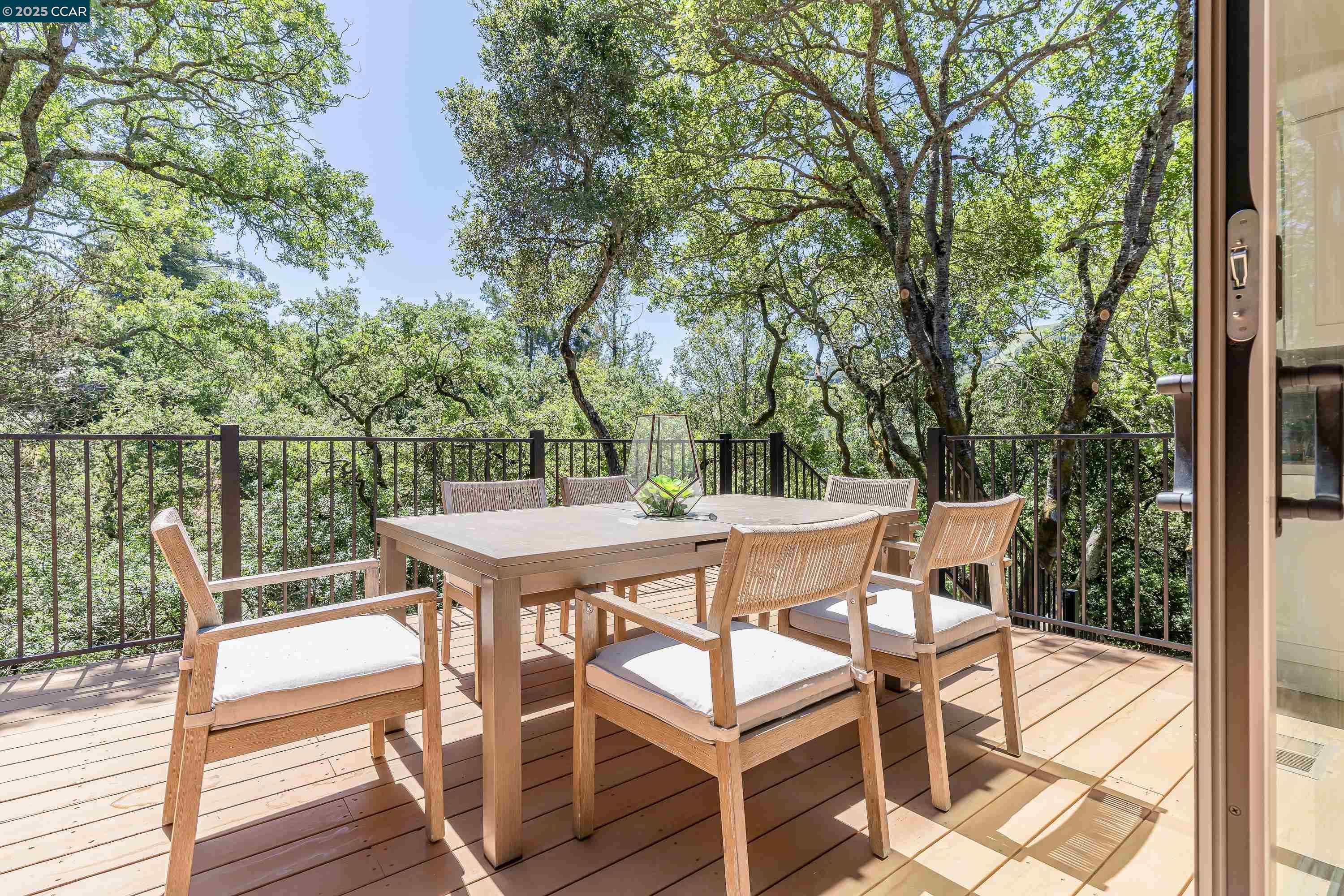 Detail Gallery Image 30 of 40 For 9 El Patio, Orinda,  CA 94563 - 4 Beds | 5/2 Baths