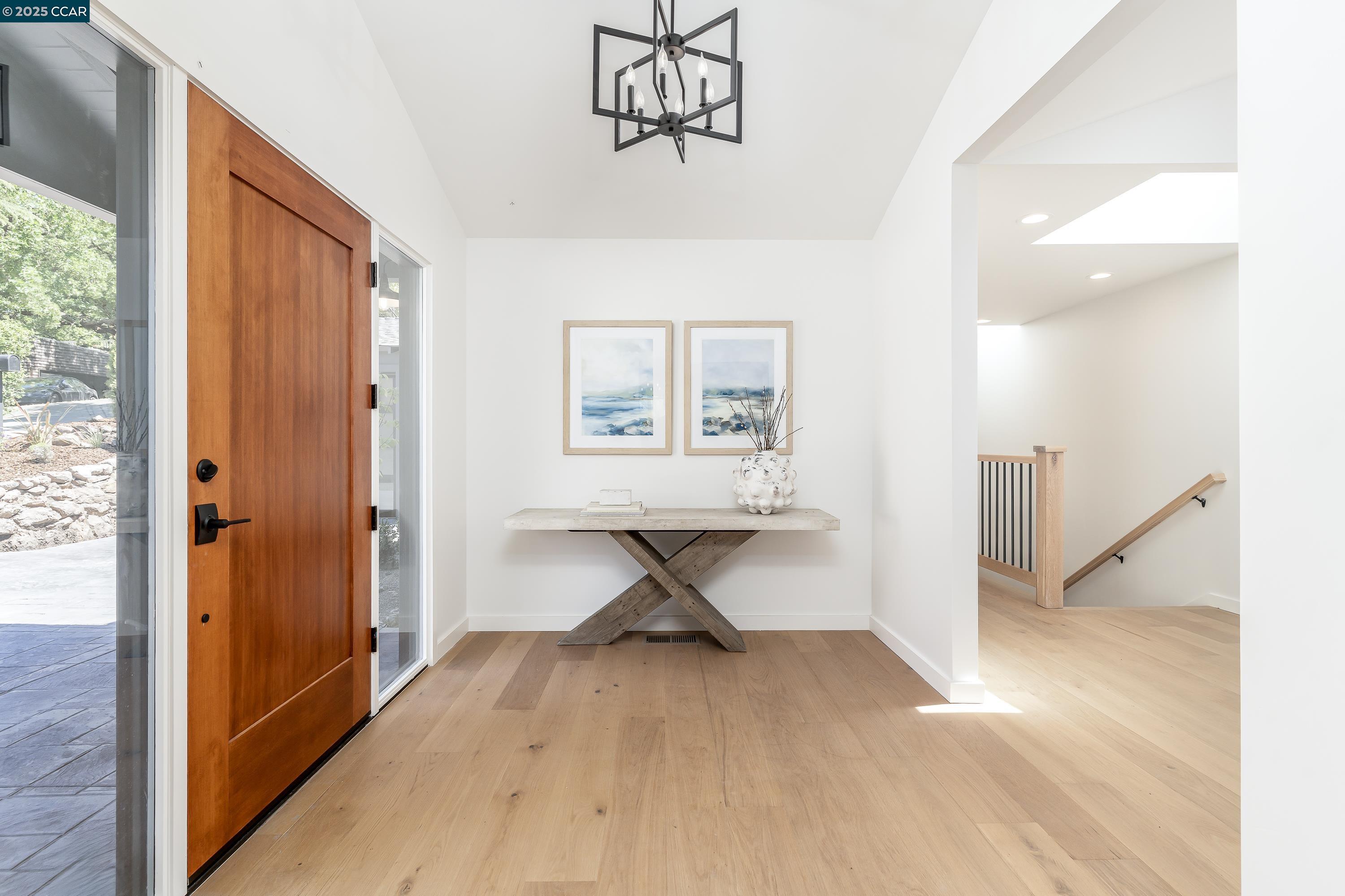 Detail Gallery Image 4 of 40 For 9 El Patio, Orinda,  CA 94563 - 4 Beds | 5/2 Baths