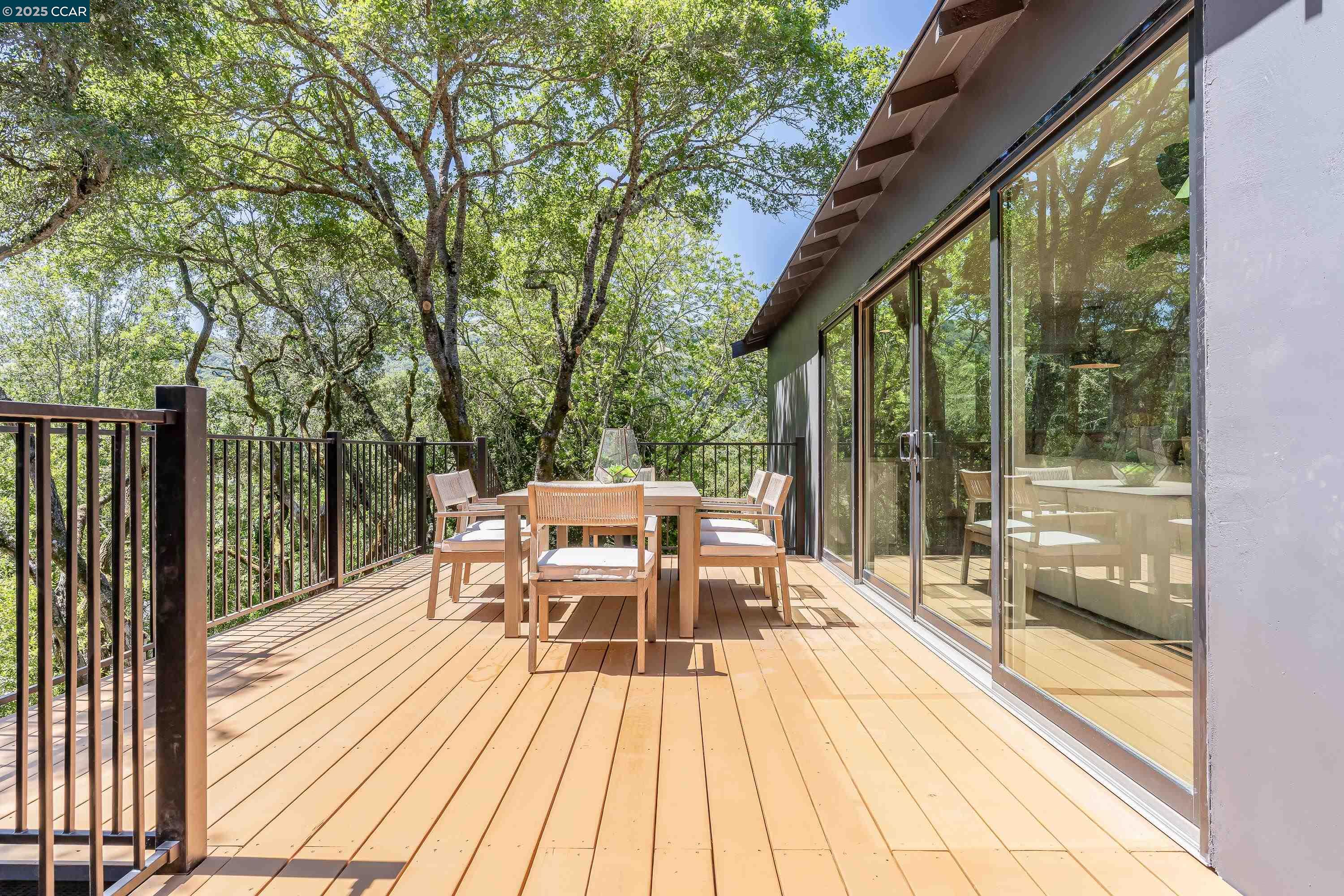 Detail Gallery Image 31 of 40 For 9 El Patio, Orinda,  CA 94563 - 4 Beds | 5/2 Baths