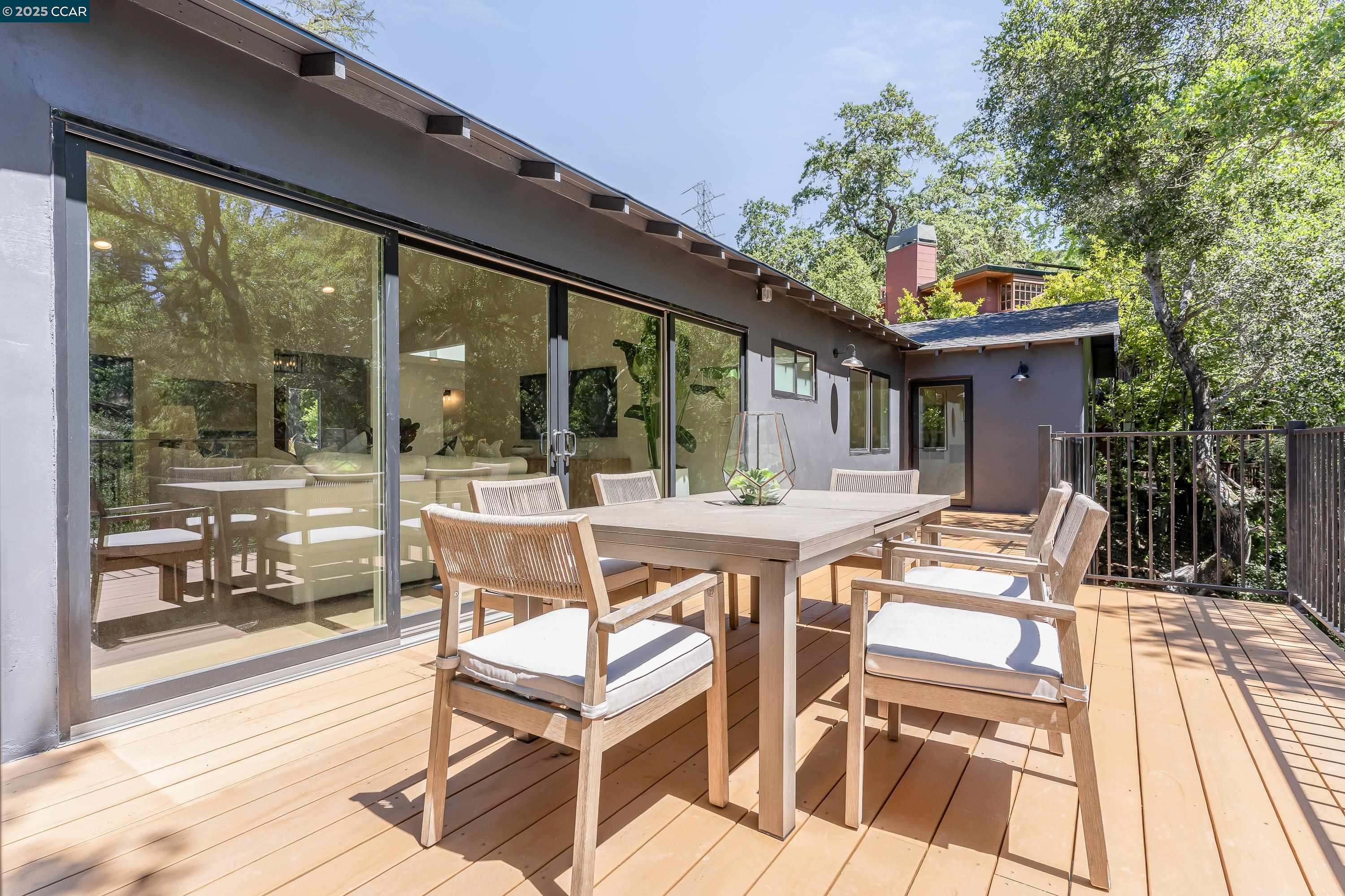 Detail Gallery Image 32 of 40 For 9 El Patio, Orinda,  CA 94563 - 4 Beds | 5/2 Baths