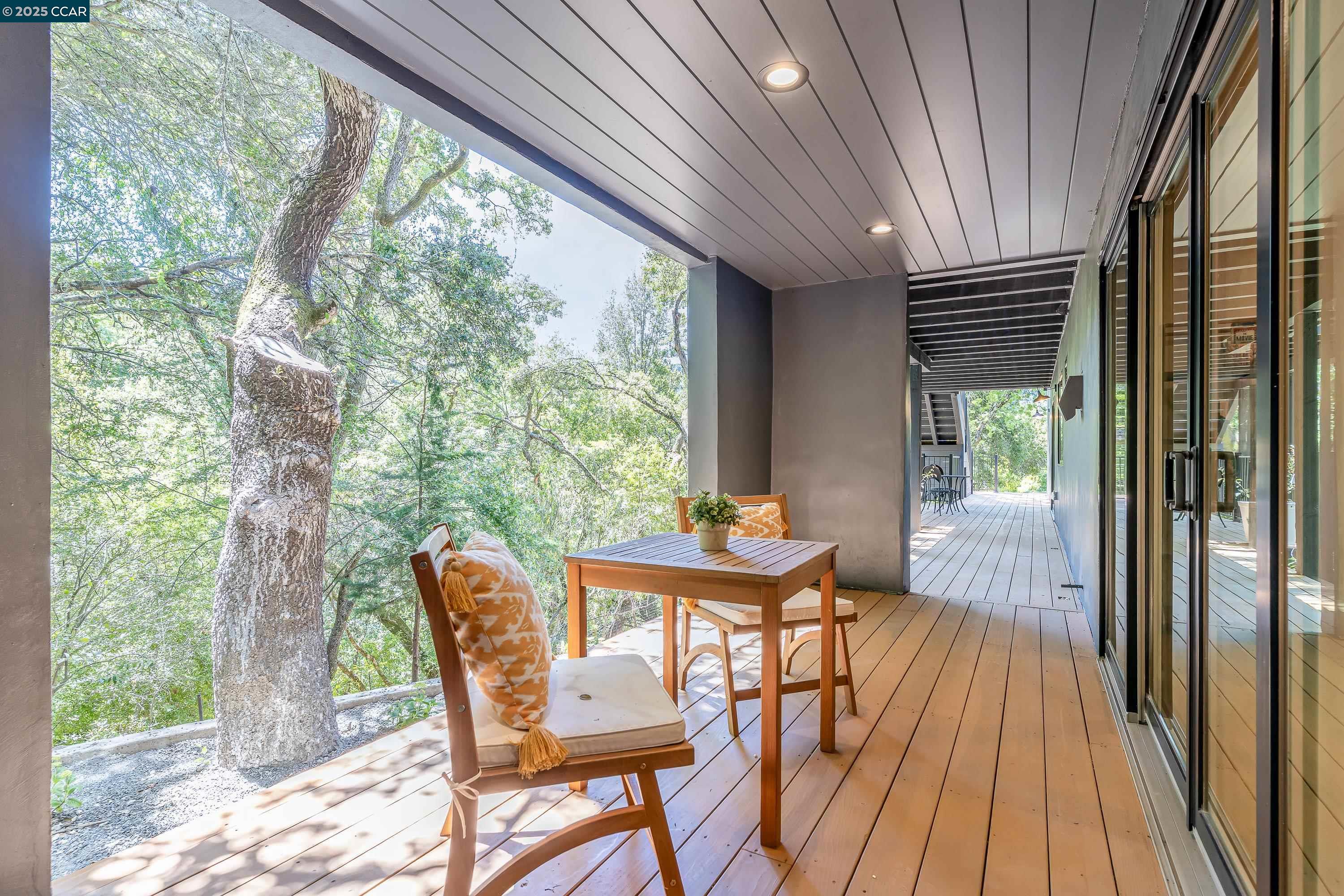 Detail Gallery Image 33 of 40 For 9 El Patio, Orinda,  CA 94563 - 4 Beds | 5/2 Baths