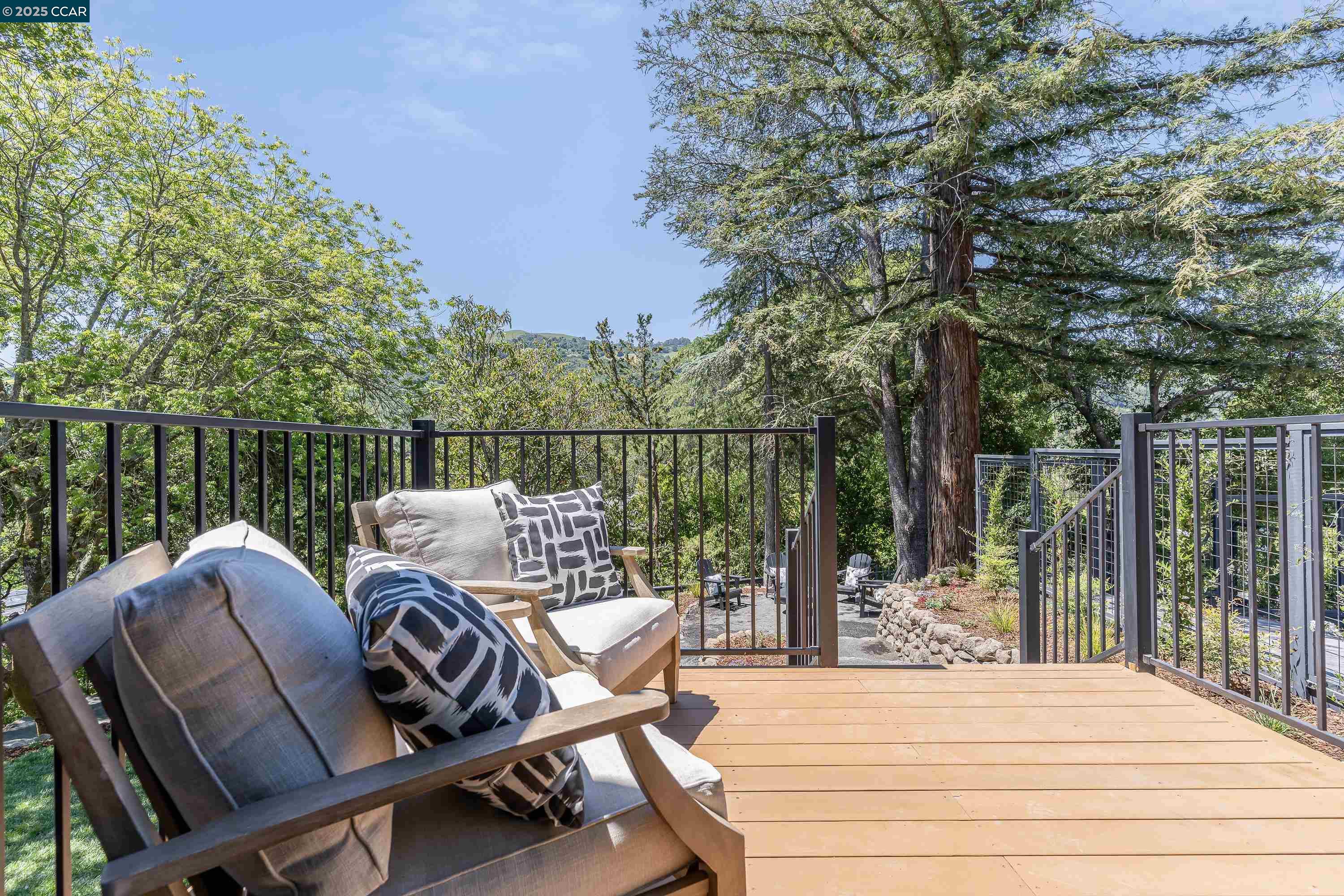 Detail Gallery Image 36 of 40 For 9 El Patio, Orinda,  CA 94563 - 4 Beds | 5/2 Baths
