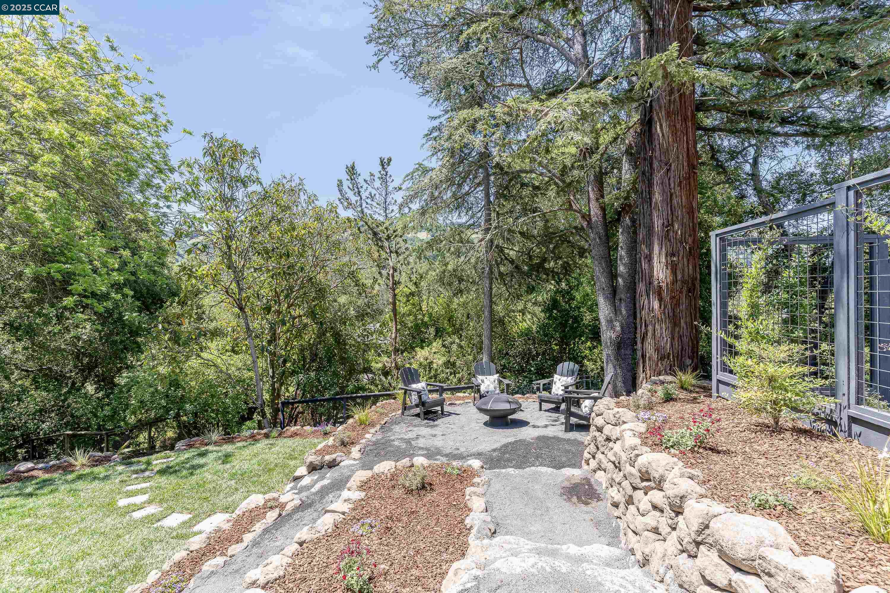 Detail Gallery Image 37 of 40 For 9 El Patio, Orinda,  CA 94563 - 4 Beds | 5/2 Baths