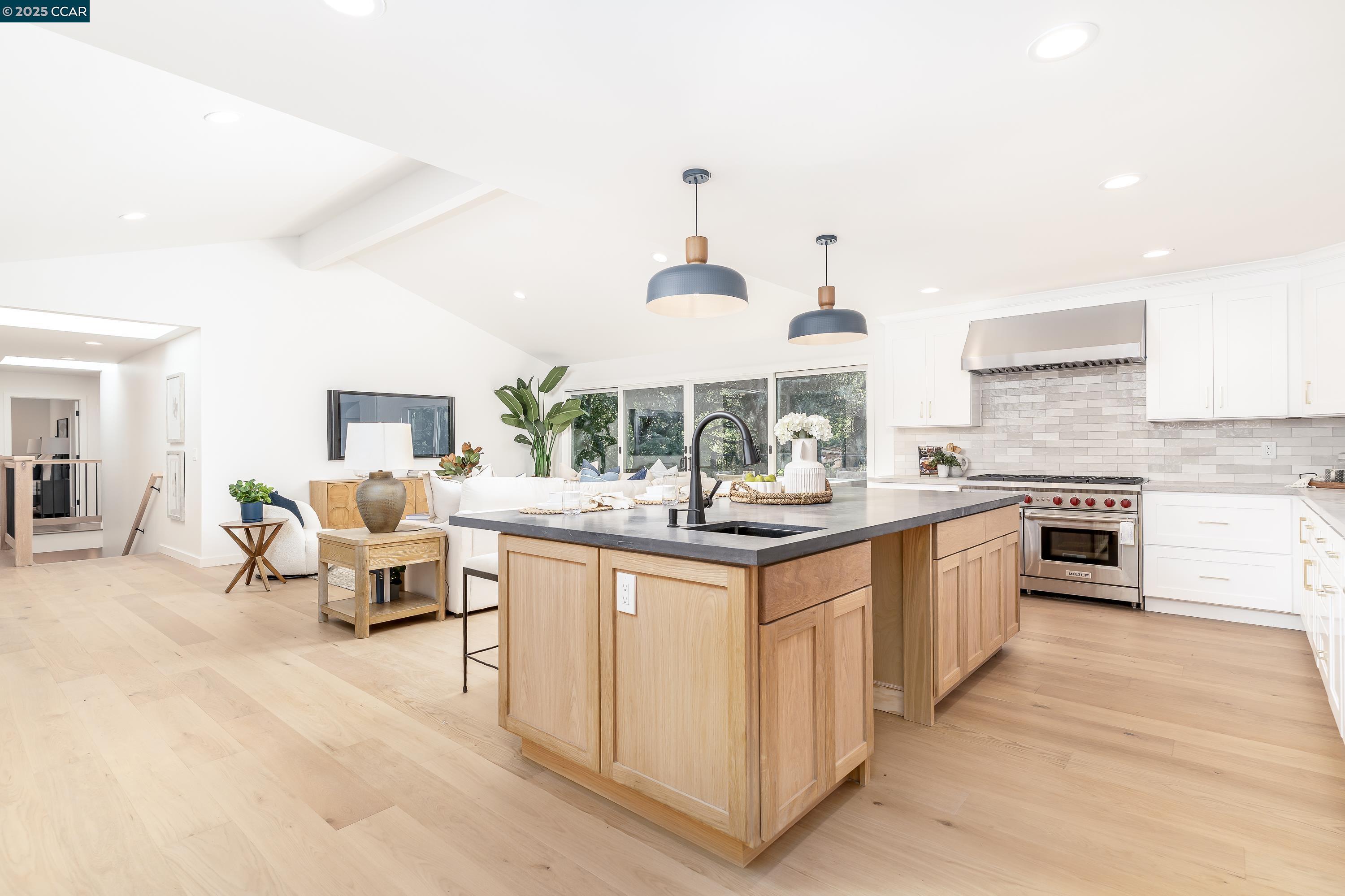 Detail Gallery Image 6 of 40 For 9 El Patio, Orinda,  CA 94563 - 4 Beds | 5/2 Baths