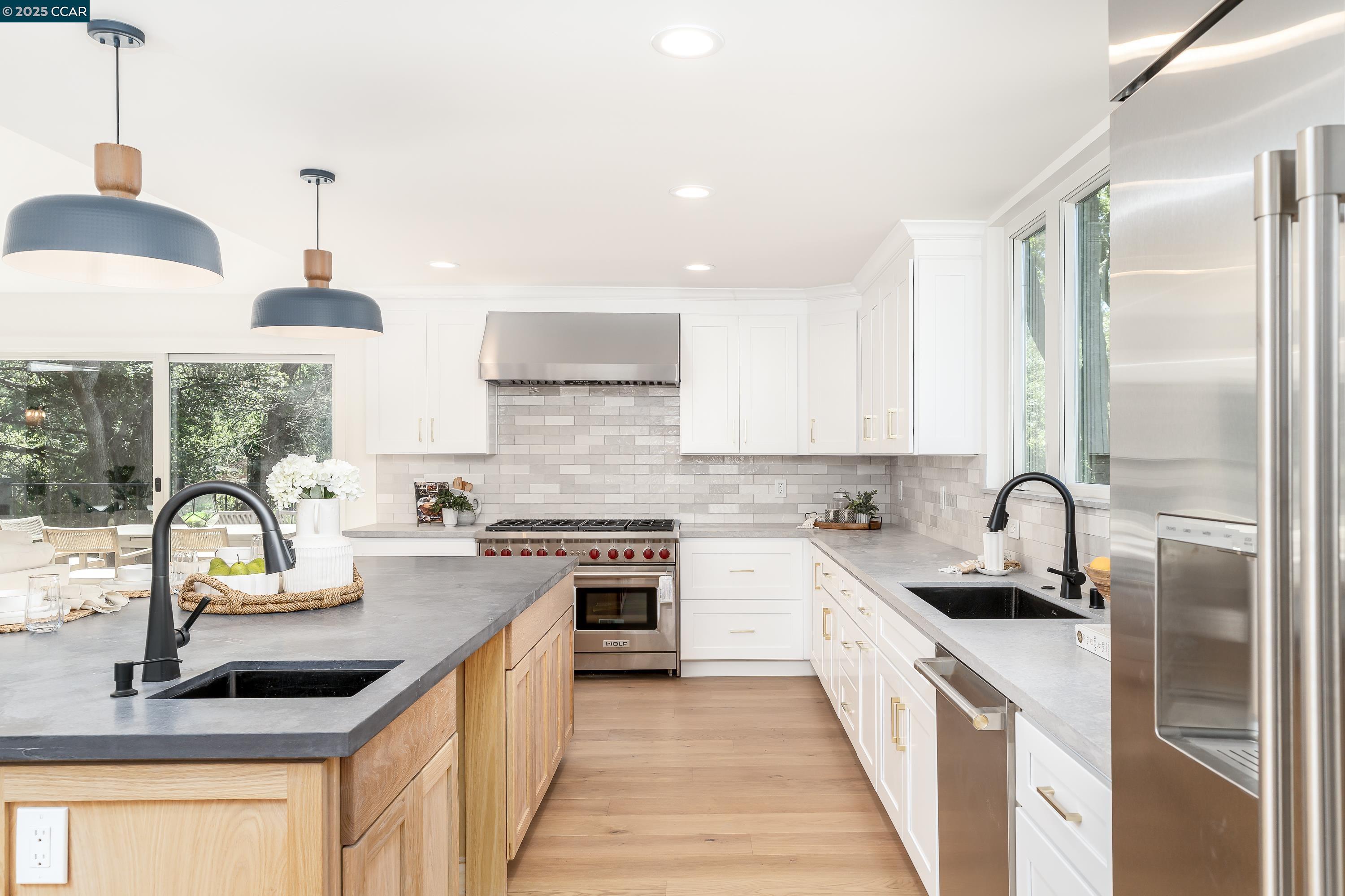 Detail Gallery Image 8 of 40 For 9 El Patio, Orinda,  CA 94563 - 4 Beds | 5/2 Baths