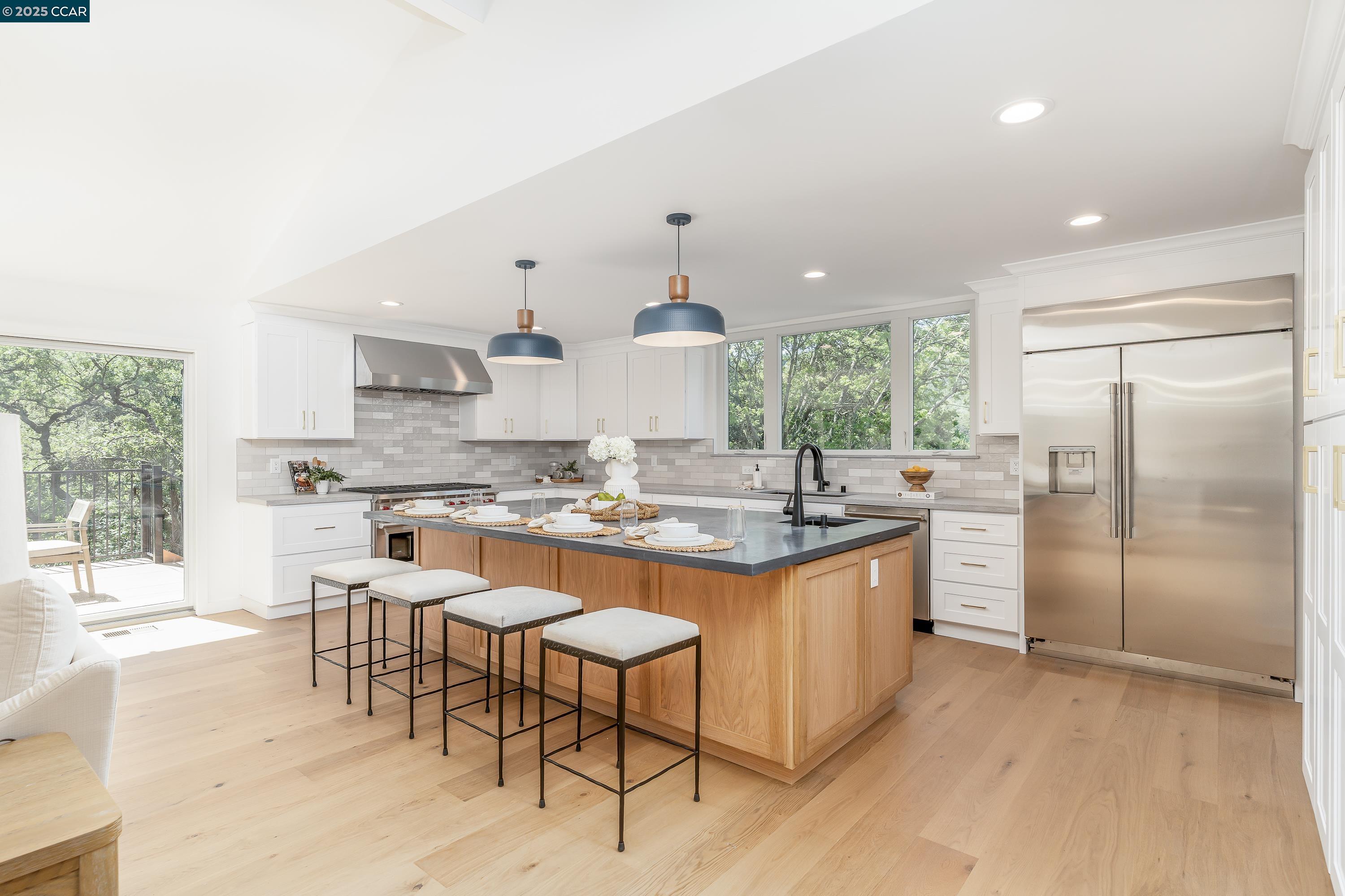 Detail Gallery Image 9 of 40 For 9 El Patio, Orinda,  CA 94563 - 4 Beds | 5/2 Baths