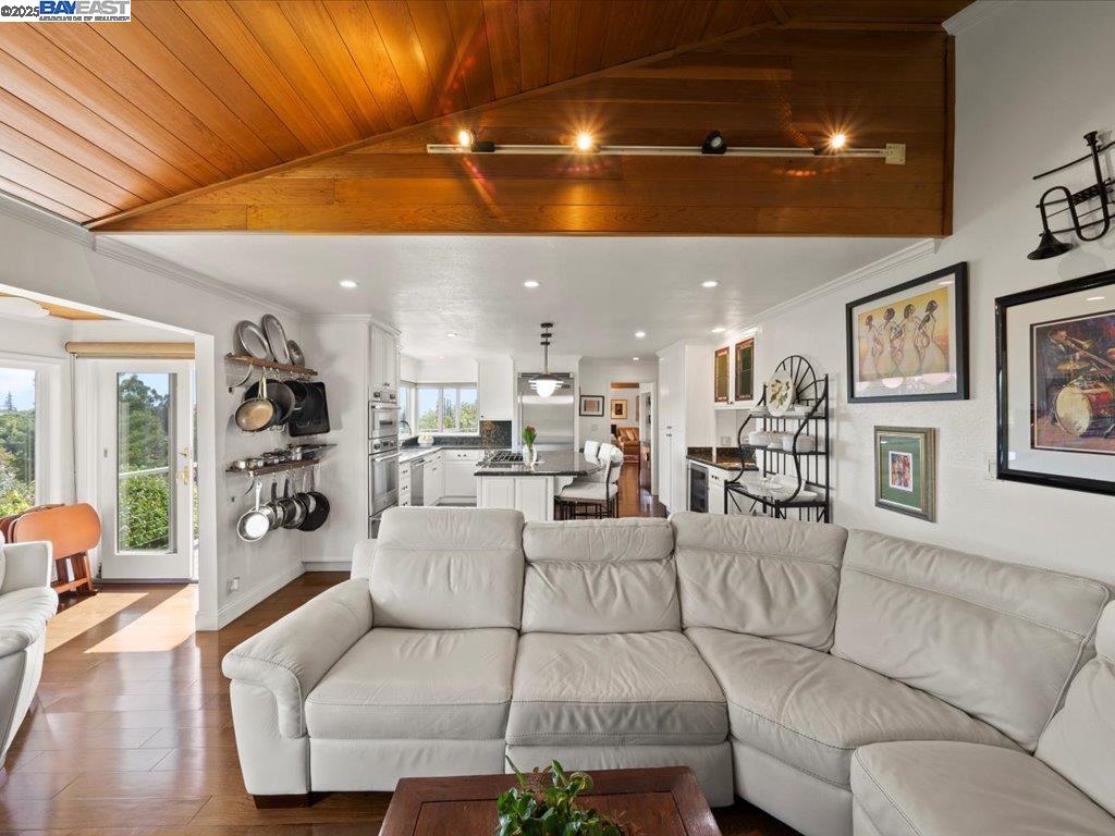 Detail Gallery Image 12 of 56 For 26436 Chatham Ct, Hayward,  CA 94542 - 4 Beds | 3 Baths