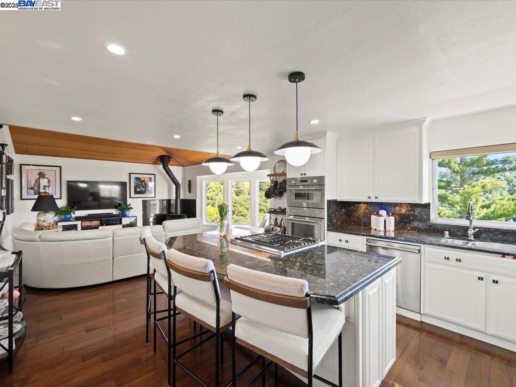 Detail Gallery Image 7 of 56 For 26436 Chatham Ct, Hayward,  CA 94542 - 4 Beds | 3 Baths