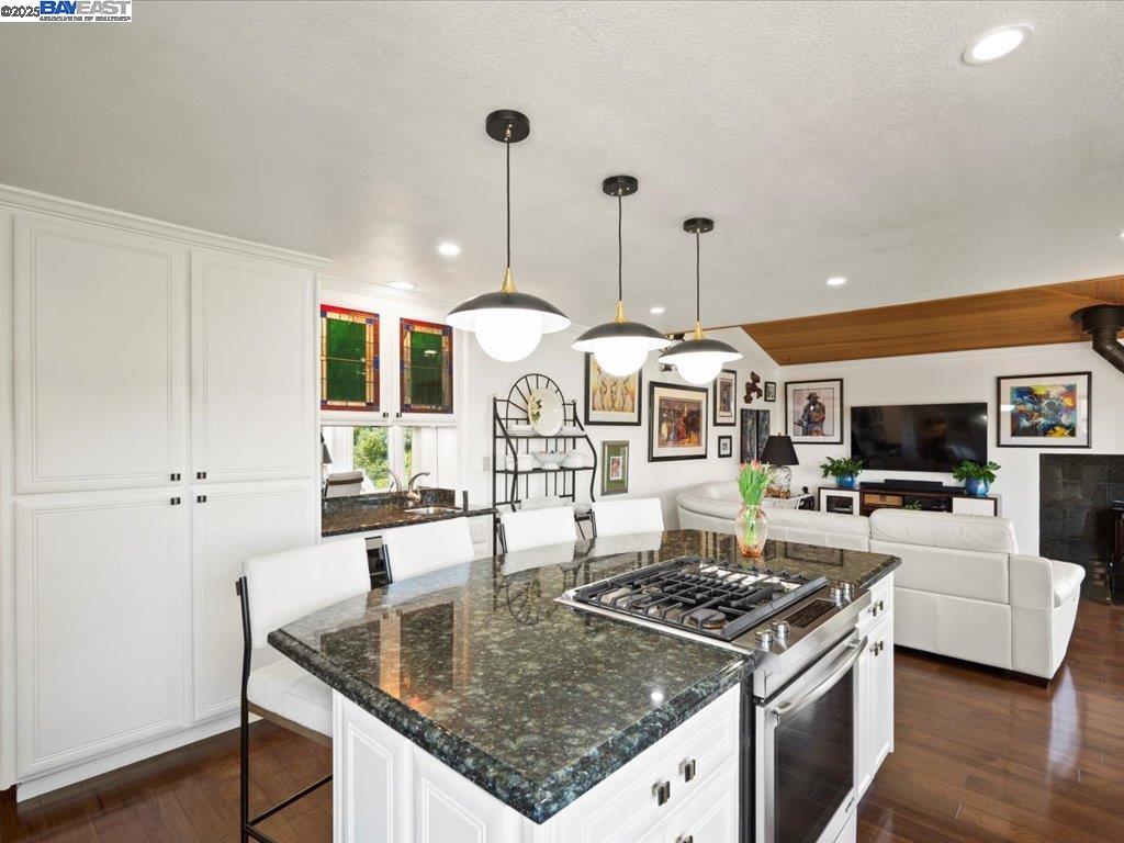 Detail Gallery Image 8 of 56 For 26436 Chatham Ct, Hayward,  CA 94542 - 4 Beds | 3 Baths