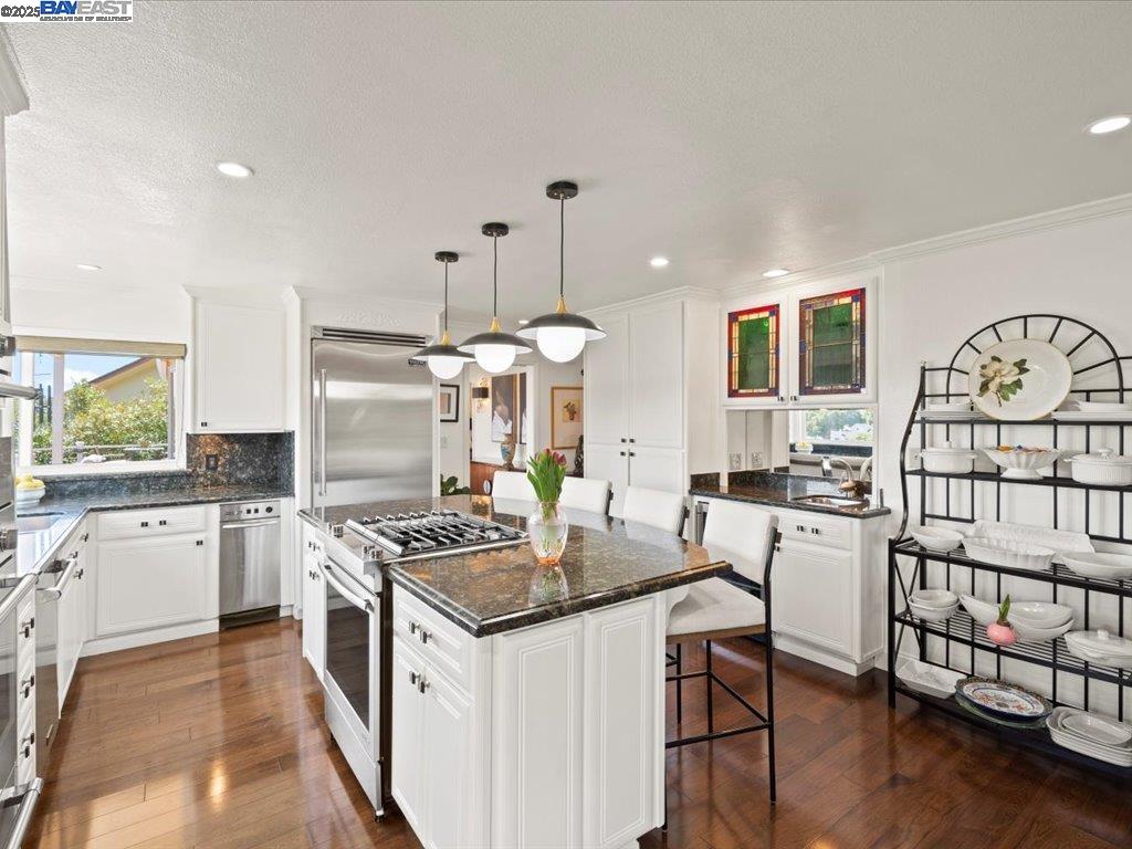 Detail Gallery Image 9 of 56 For 26436 Chatham Ct, Hayward,  CA 94542 - 4 Beds | 3 Baths