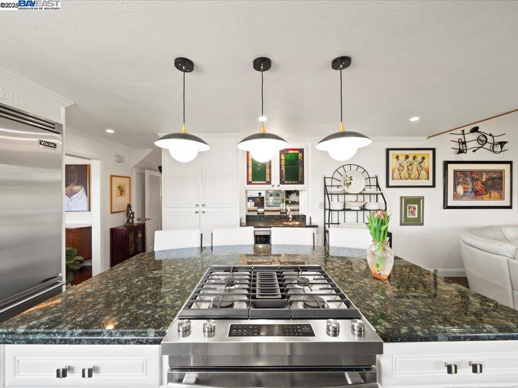 Detail Gallery Image 10 of 56 For 26436 Chatham Ct, Hayward,  CA 94542 - 4 Beds | 3 Baths
