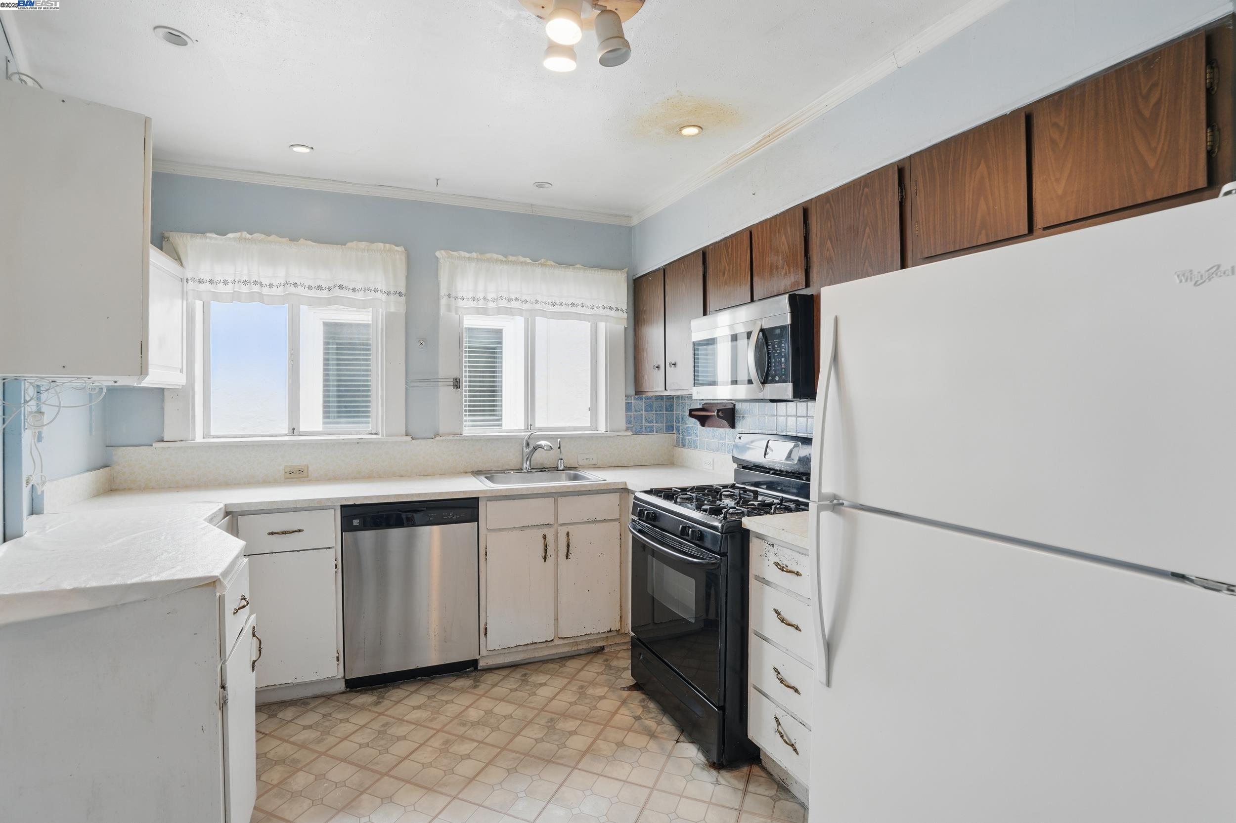 Detail Gallery Image 13 of 40 For 1307 California Dr, Burlingame,  CA 94010 - 2 Beds | 1 Baths