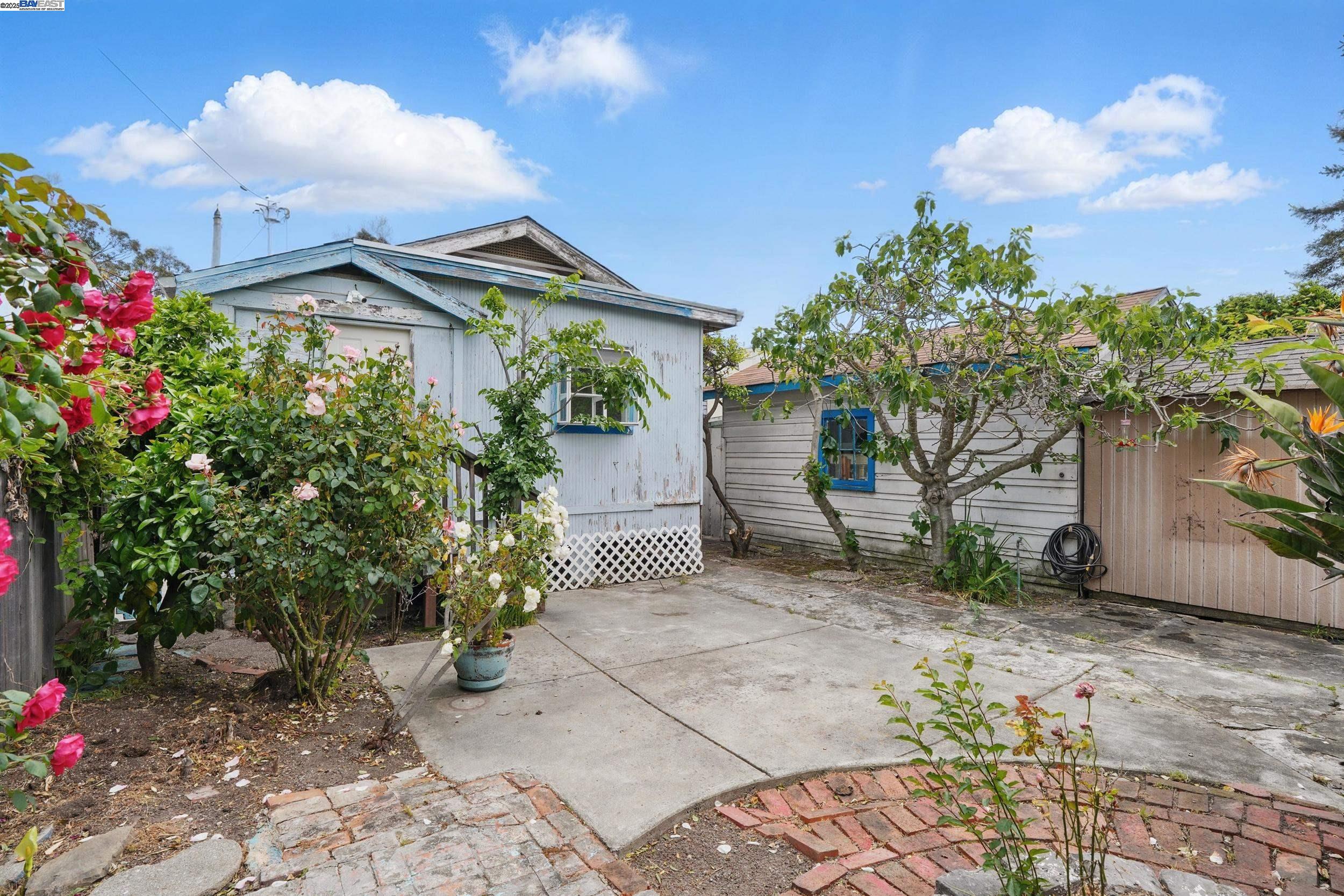 Detail Gallery Image 25 of 40 For 1307 California Dr, Burlingame,  CA 94010 - 2 Beds | 1 Baths
